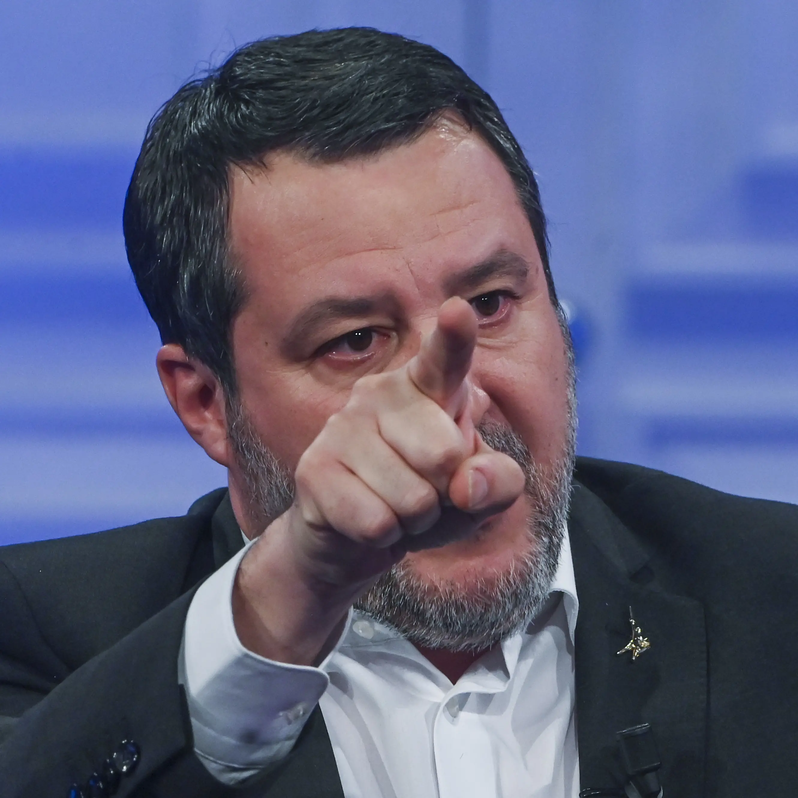Sciopero del trasporto aereo, Salvini precetta