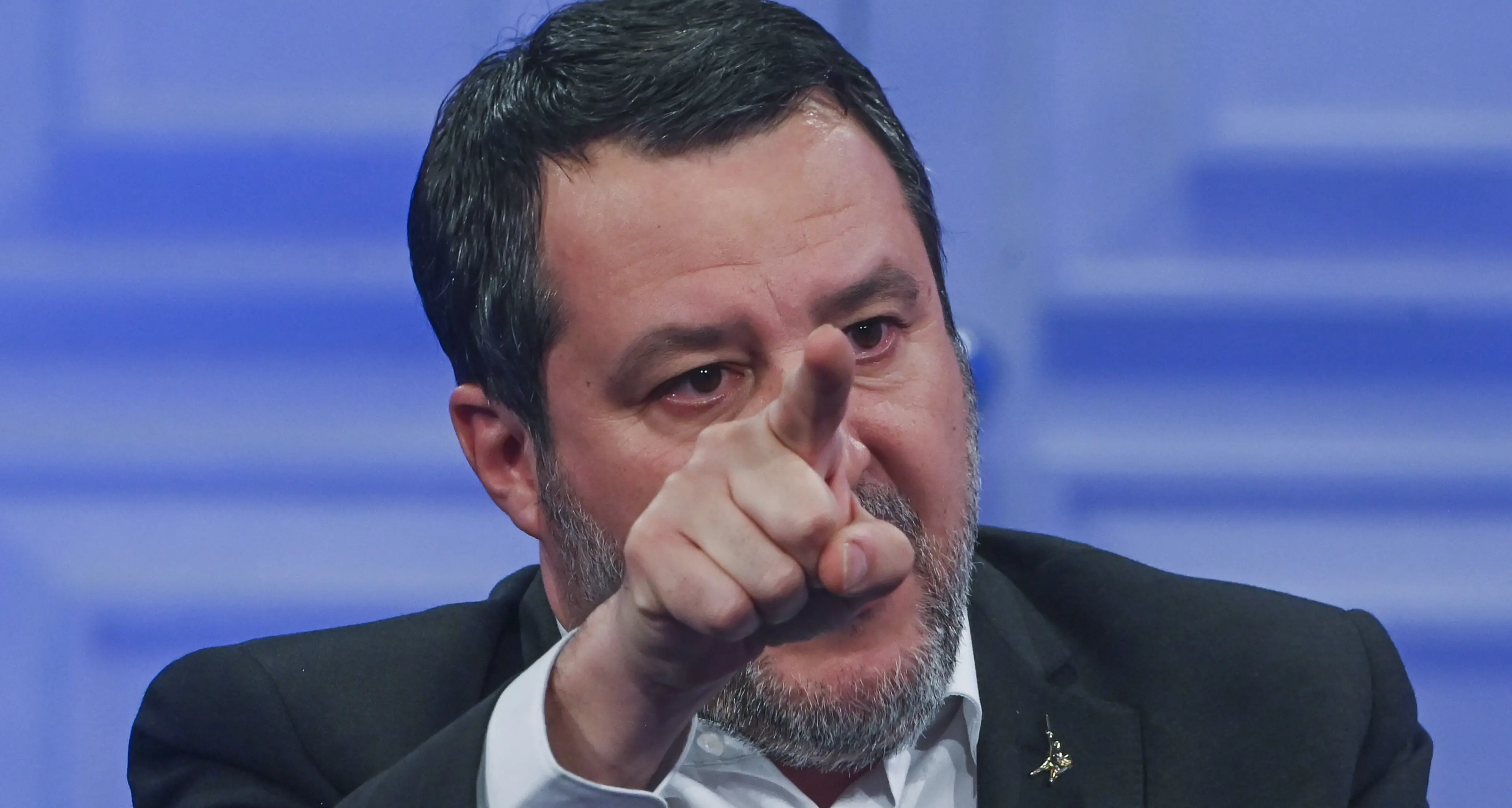 Sciopero del trasporto aereo, Salvini precetta