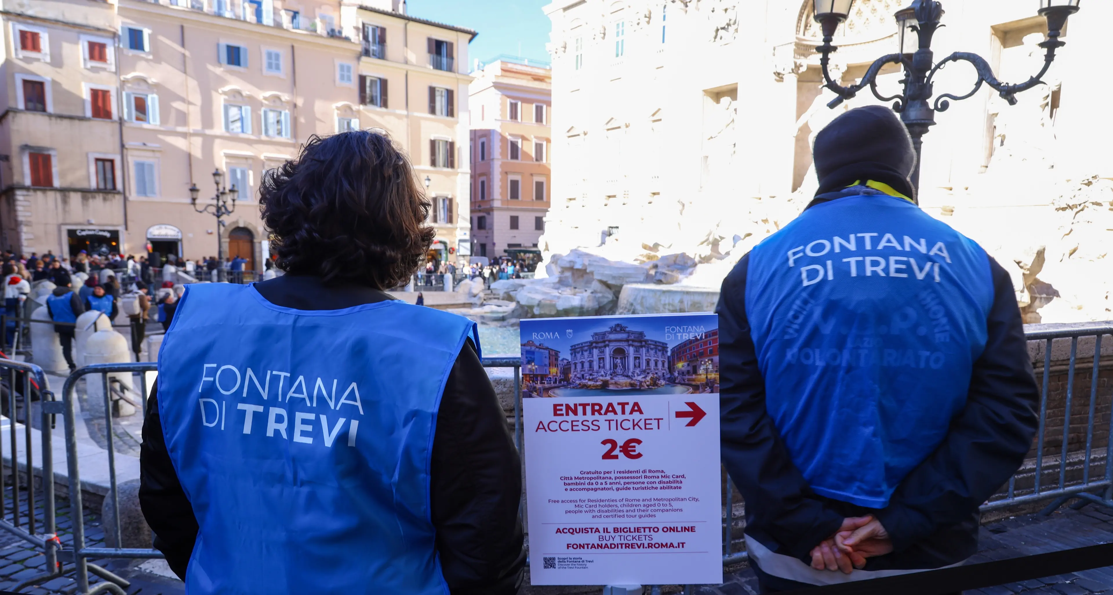 Fontana di Trevi, incassi milionari ma ai lavoratori restano solo gli ‘spicci’