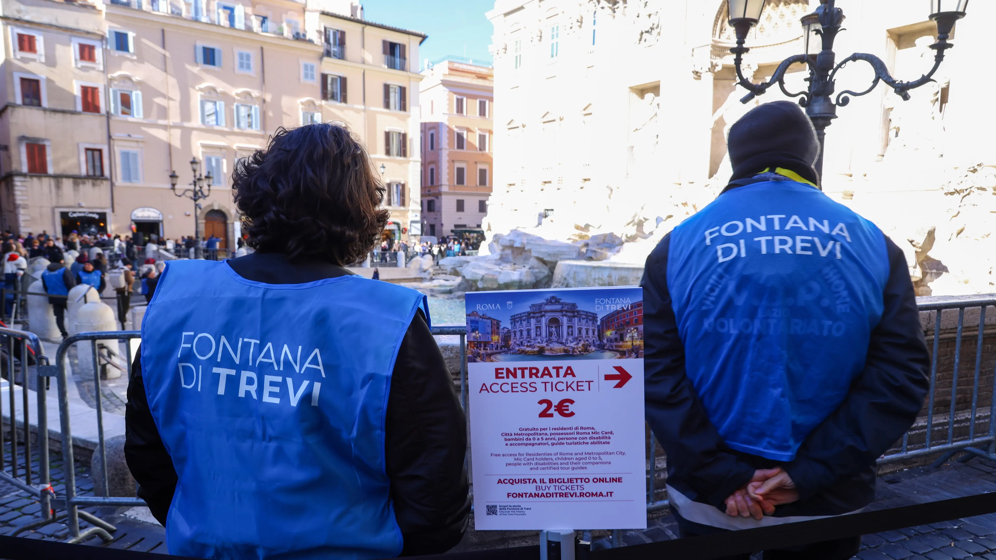 Fontana di Trevi: incassi milionari, ai lavoratori solo ‘spicci’
