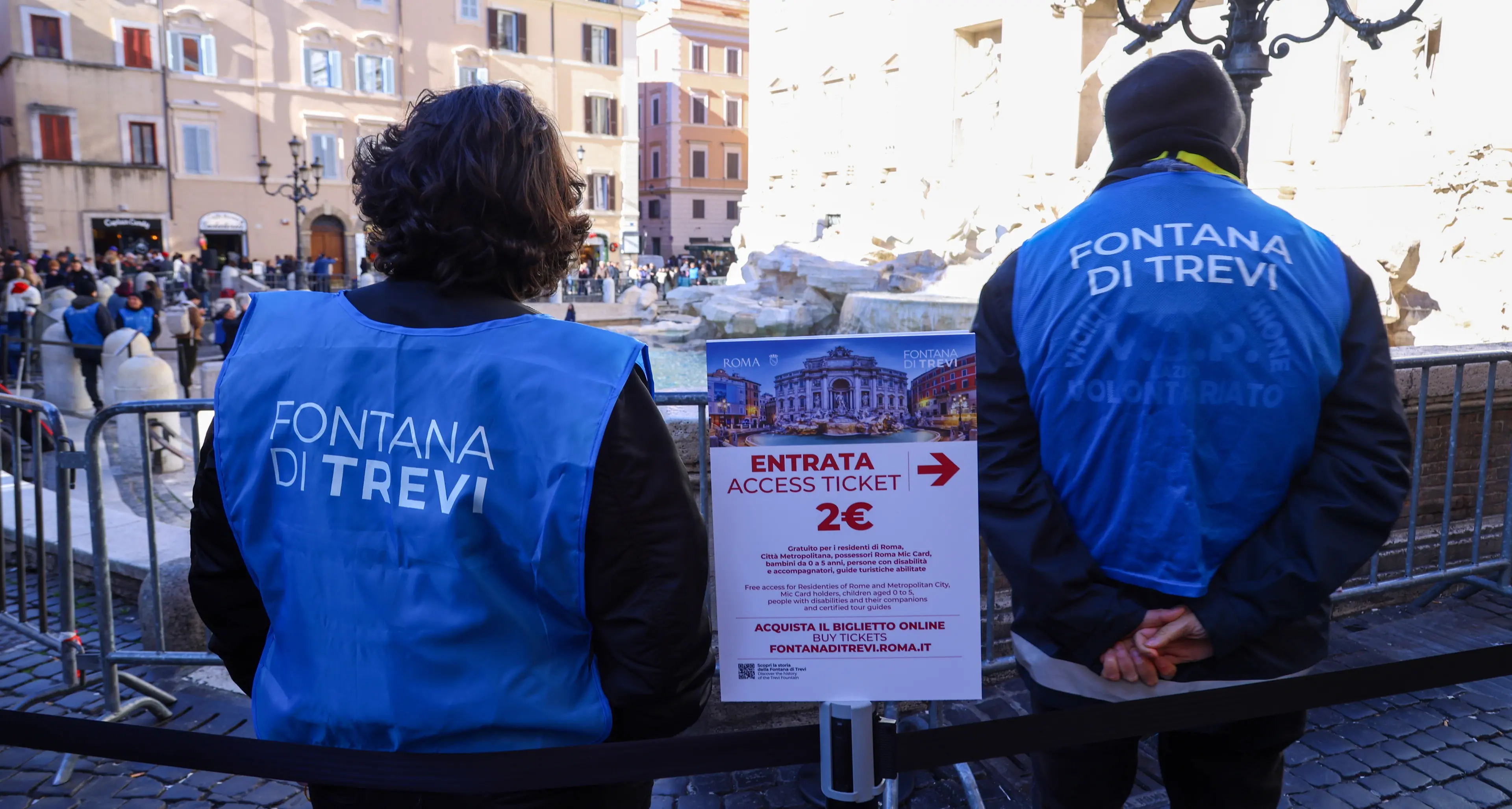 Fontana di Trevi: incassi milionari, ai lavoratori solo ‘spicci’
