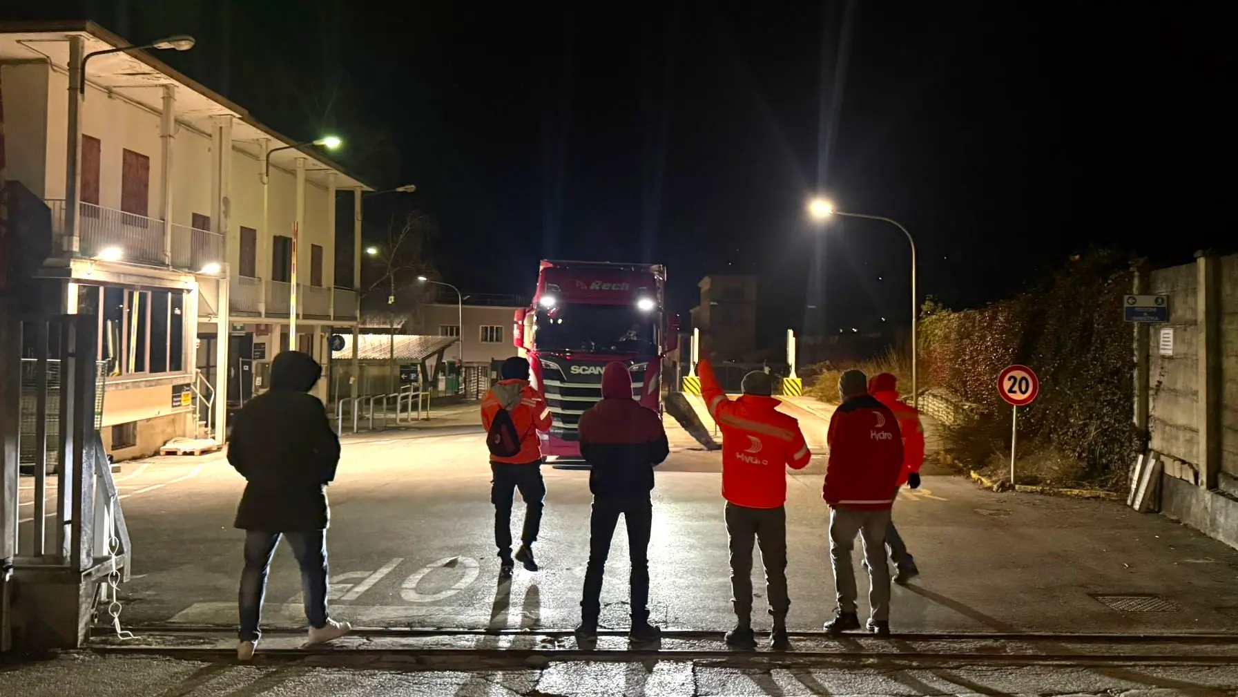 Hydro, sventato tentativo di svuotamento della fabbrica