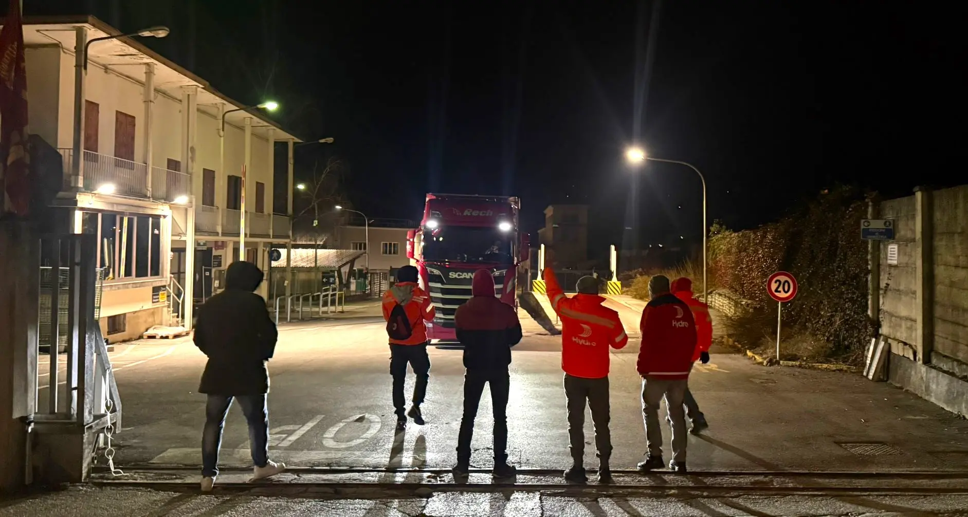 Hydro, sventato tentativo di svuotamento della fabbrica