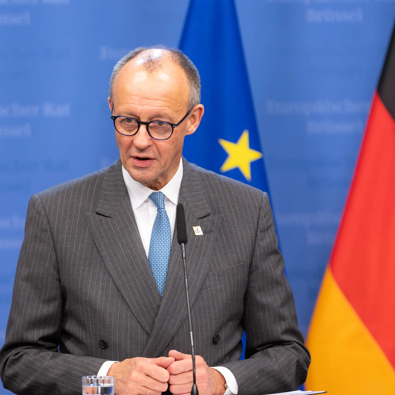 Tutti contro Merz: “Giù le mani dalle otto ore di lavoro”