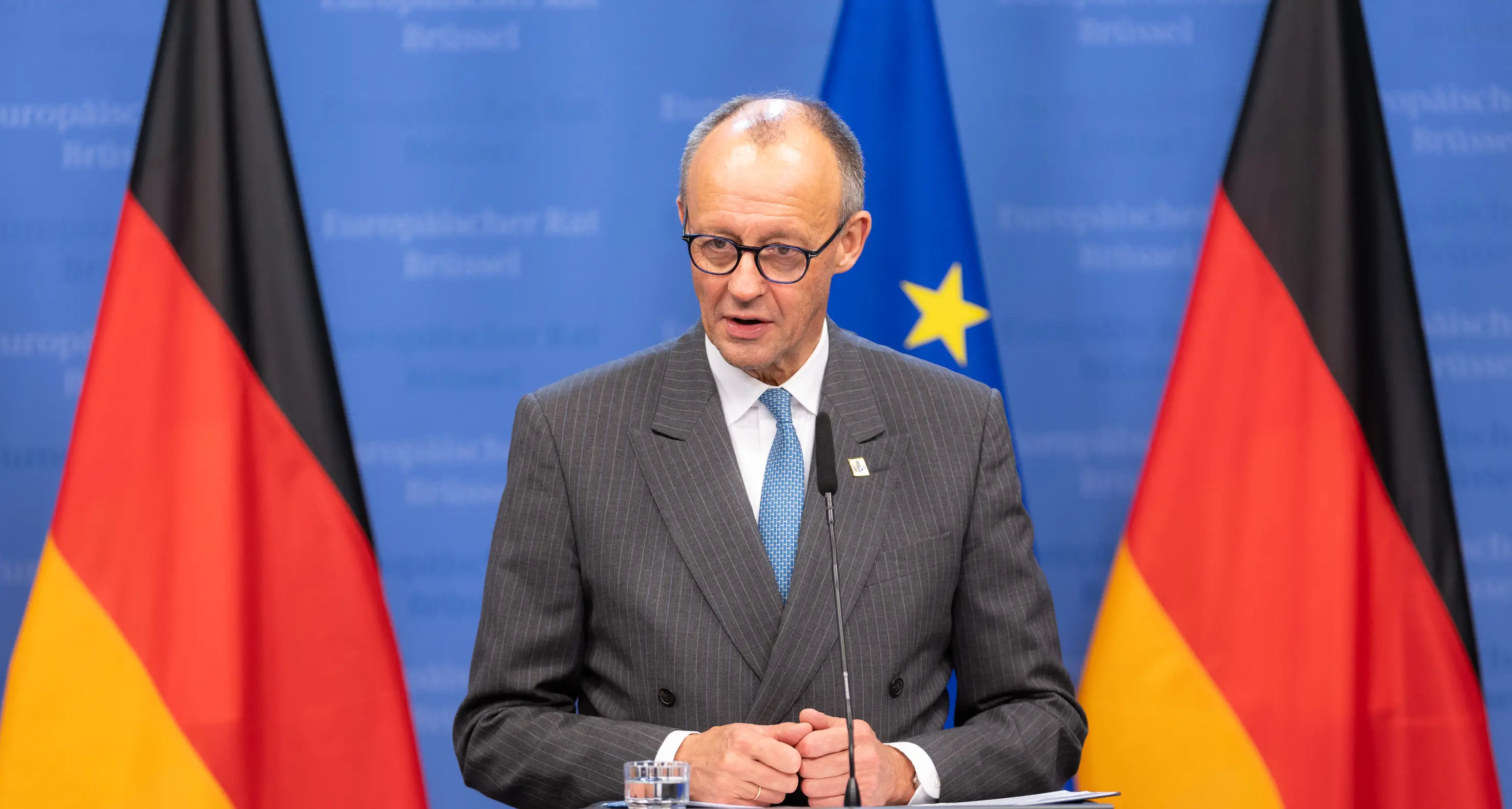 Tutti contro Merz: “Giù le mani dalle otto ore di lavoro”