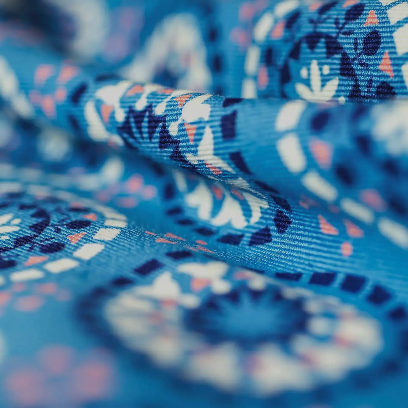 Como, una commessa saltata ferma una fabbrica centenaria