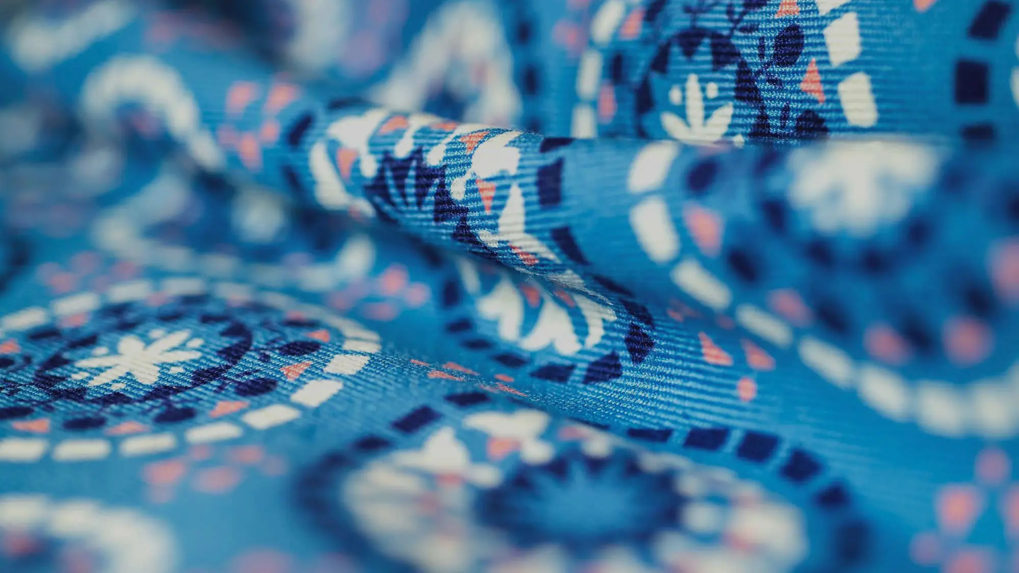 Como, una commessa saltata ferma una fabbrica centenaria