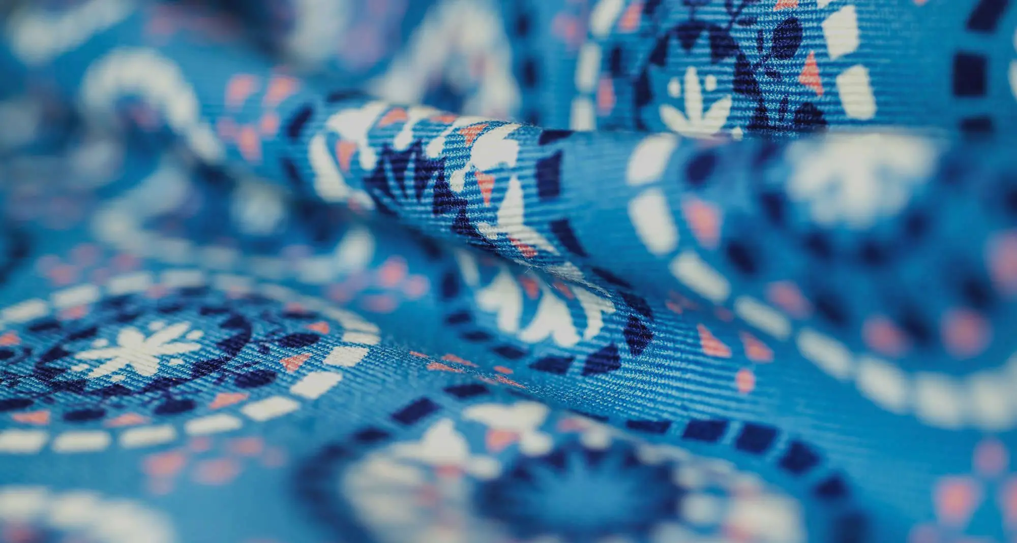 Como, una commessa saltata ferma una fabbrica centenaria