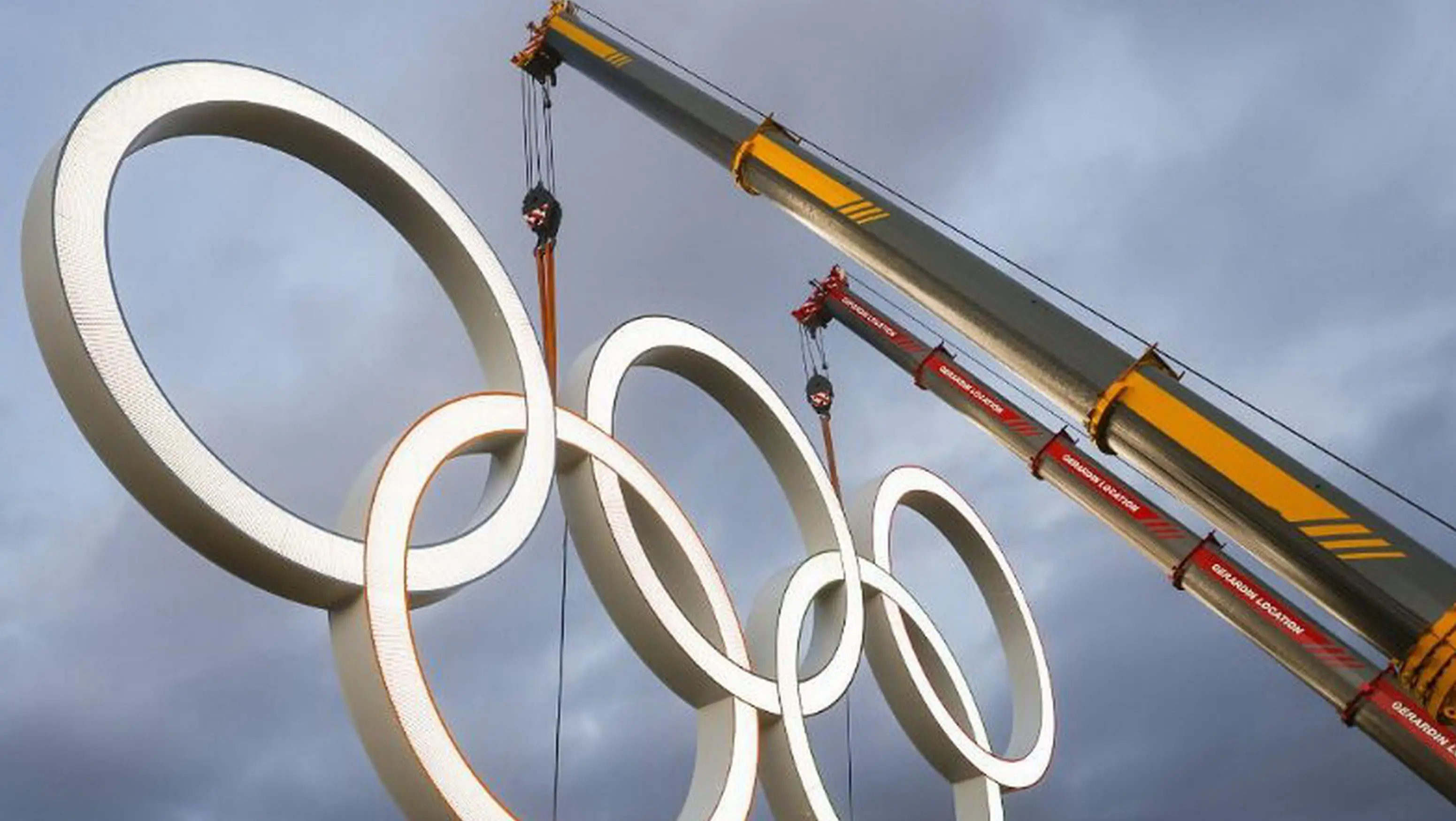 Fine delle Olimpiadi, il lavoro giù dal podio