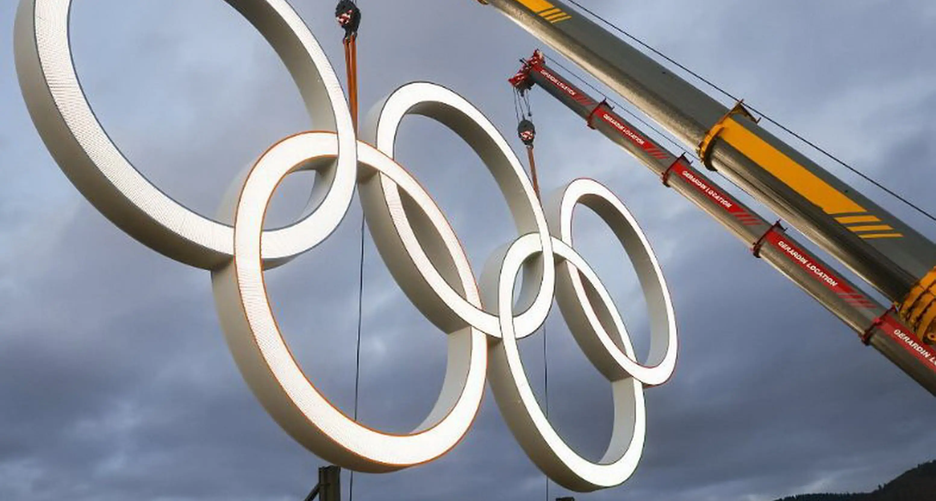 Fine delle Olimpiadi, il lavoro giù dal podio