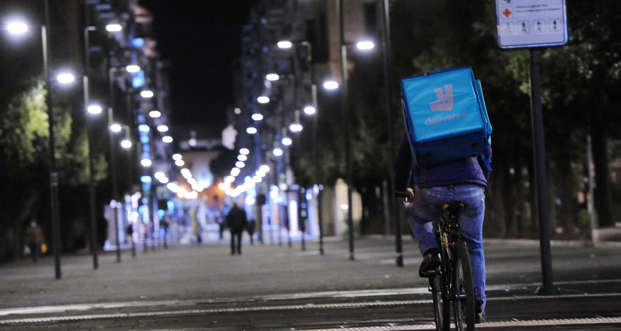 Sfruttamento e caporalato, controllo giudiziario anche per Deliveroo