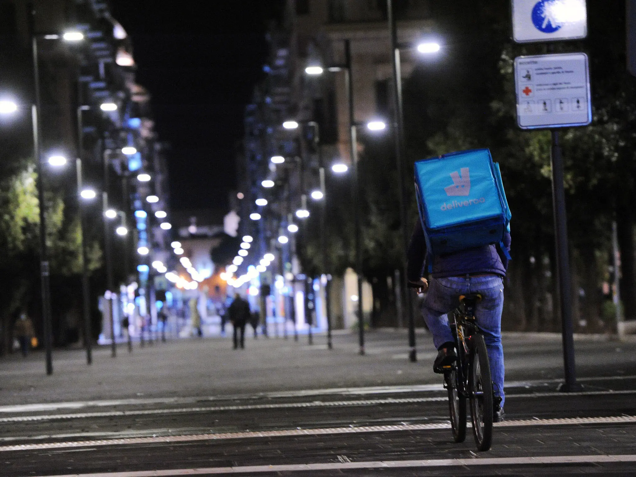Sfruttamento e caporalato, adesso tocca a Deliveroo