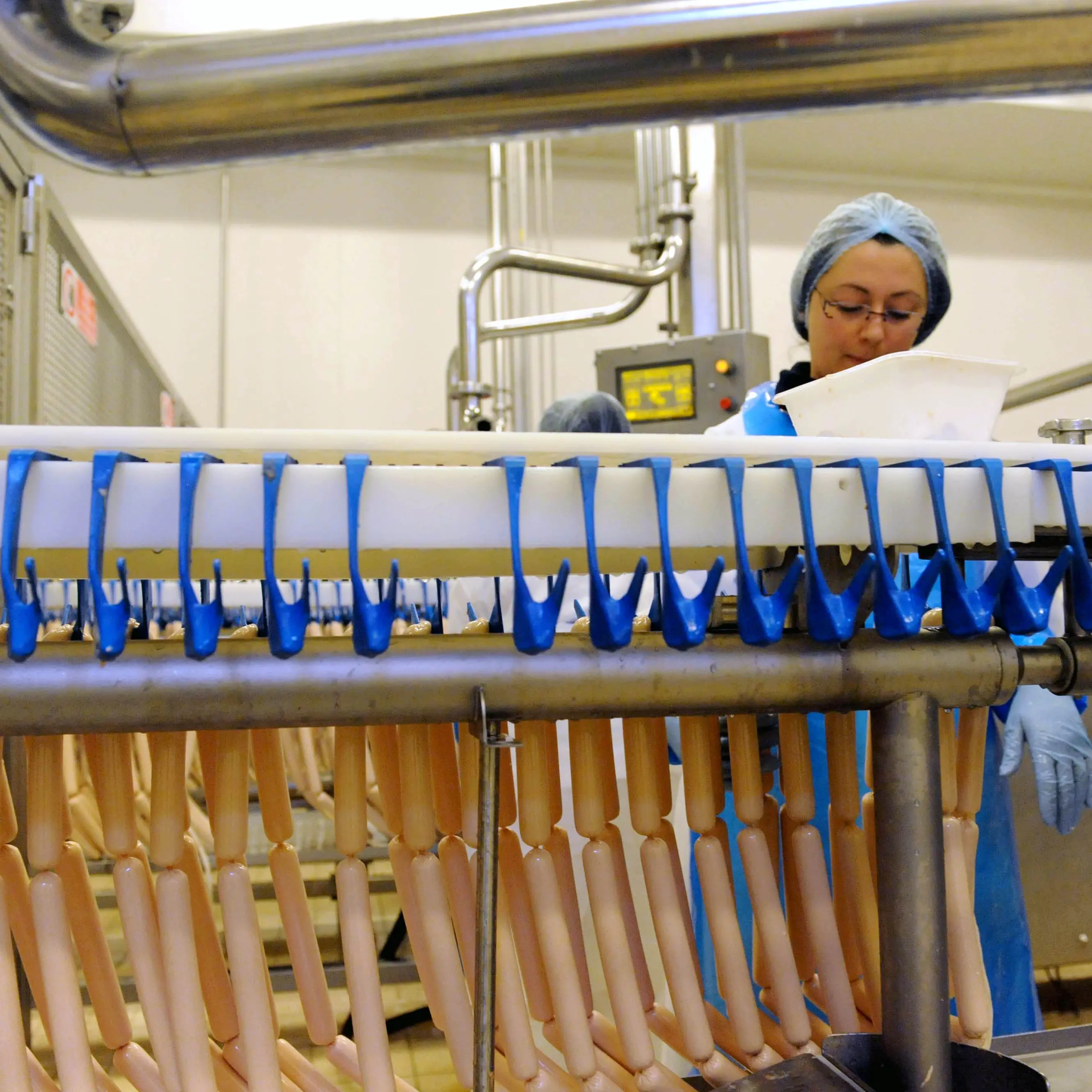 Donne, poche al lavoro e poco salario