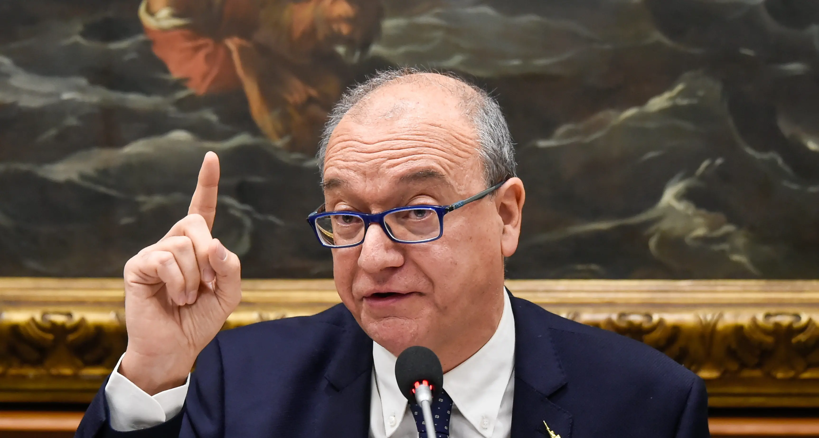 “Gli studenti puliscano le aule”. L’ultima circolare di Valditara