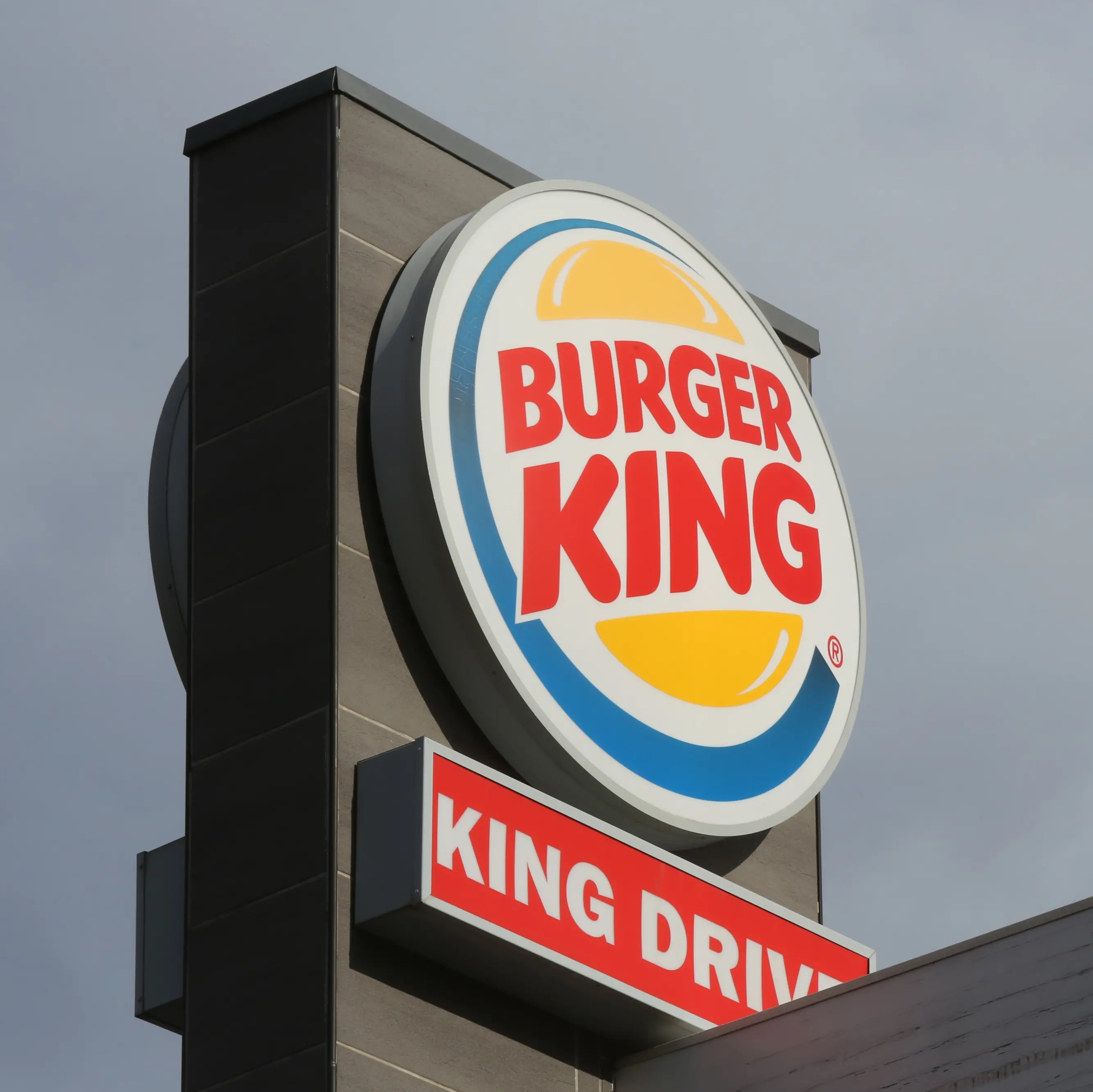 La Cgil fa causa a Burger King per sfruttamento dei rider