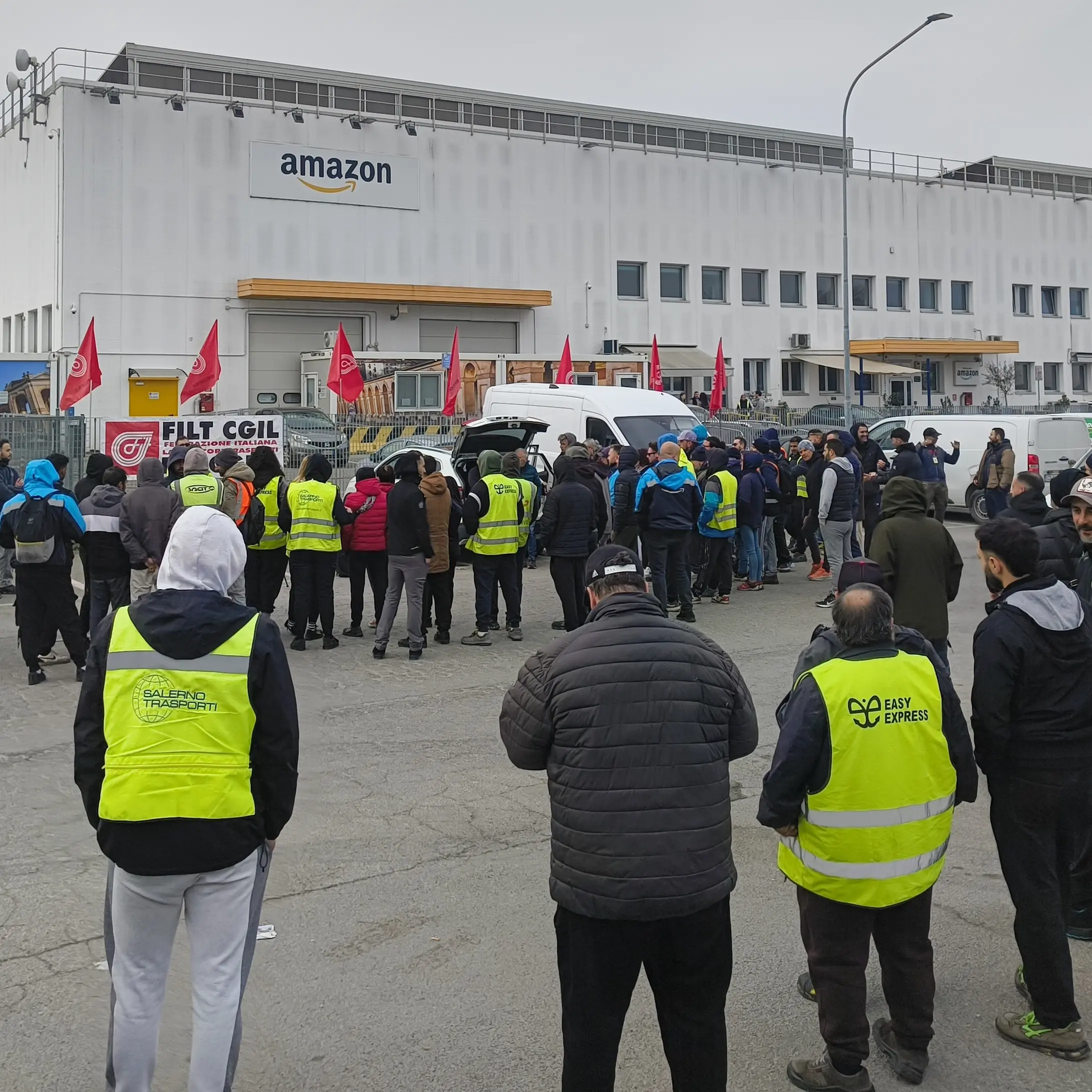 Stato d’agitazione negli appalti Amazon del Bolognese