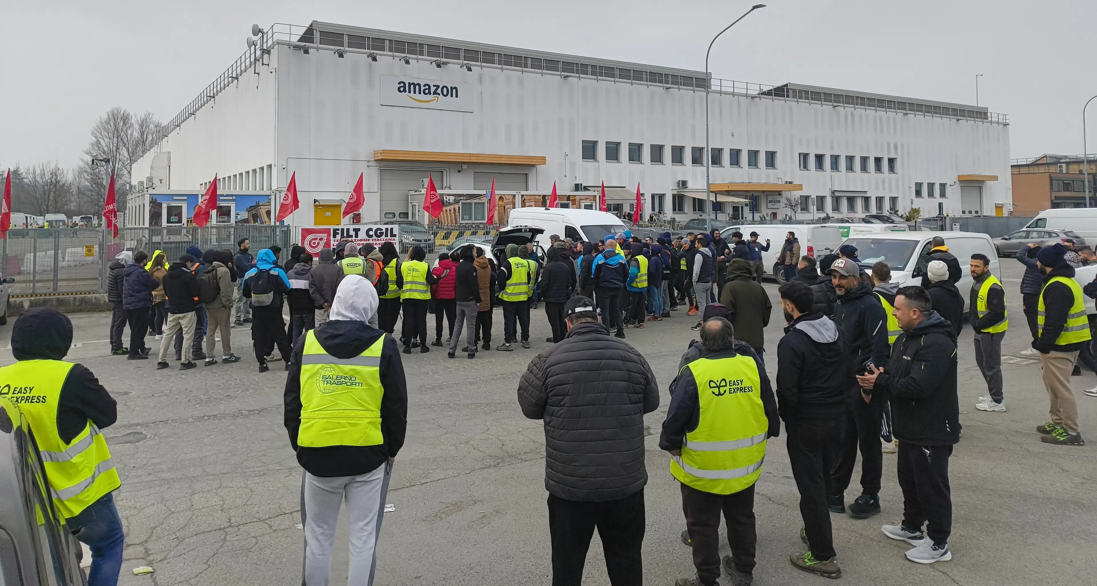 Stato d’agitazione negli appalti Amazon del Bolognese