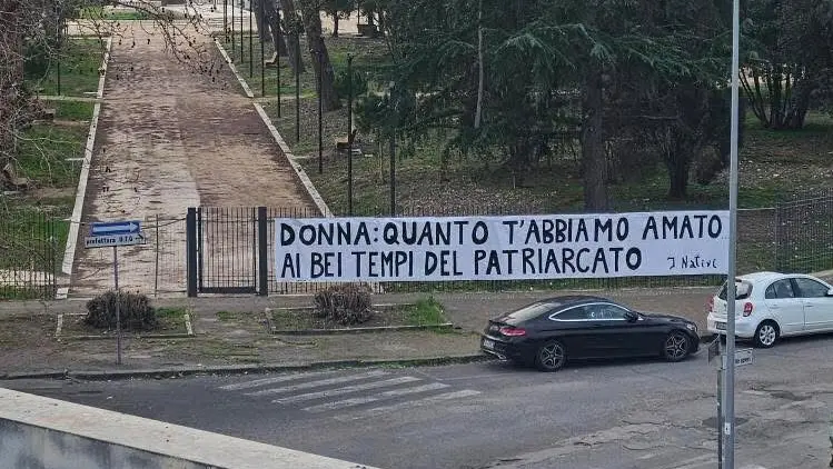 Latina, striscione nostalgico del patriarcato: la Cgil denuncia un oltraggio alle donne