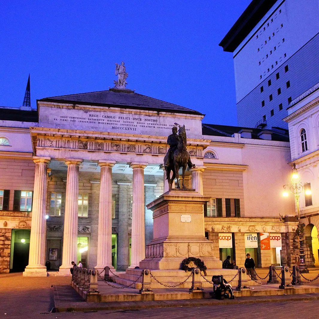 Genova, i lavoratori del Teatro Carlo Felice in piazza