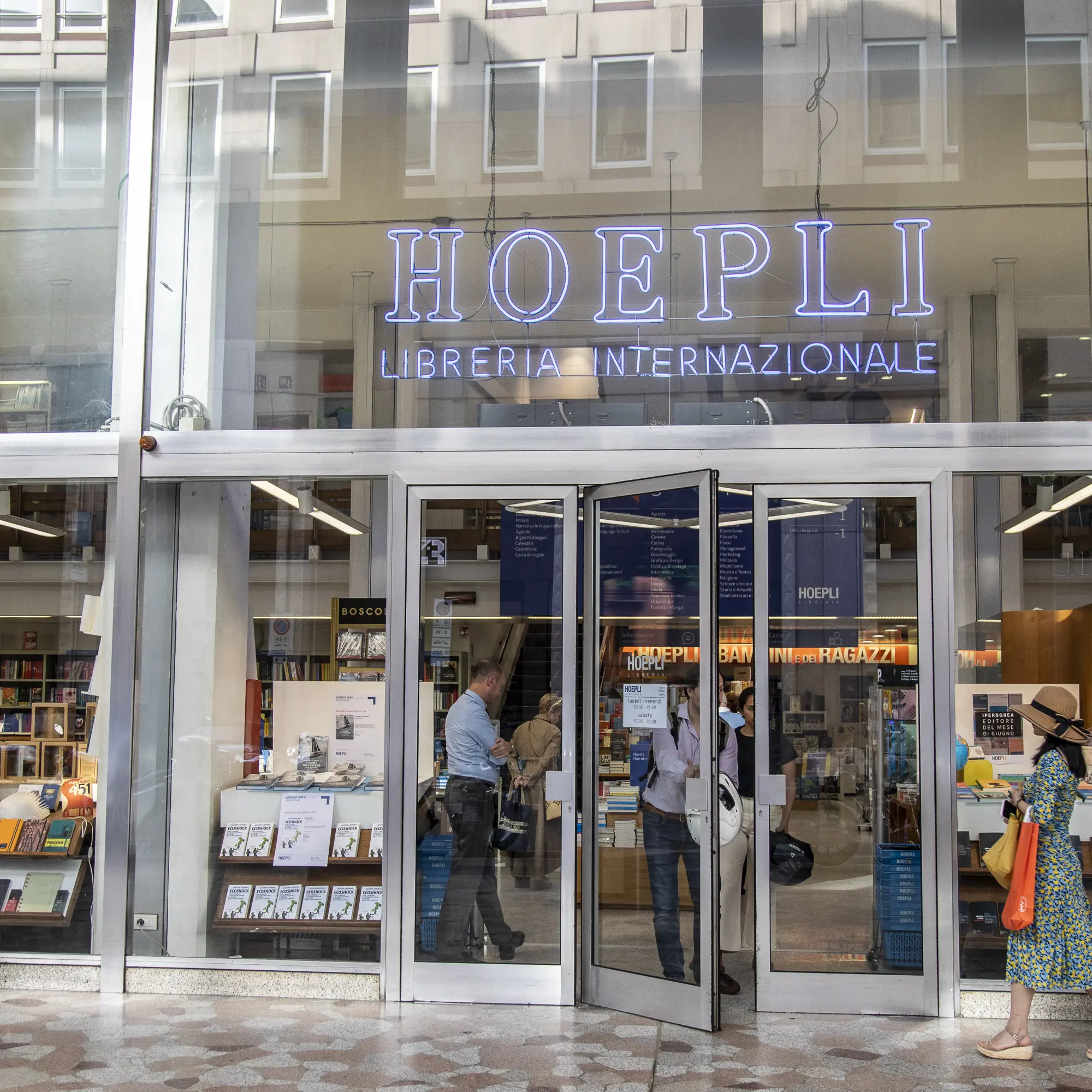 Sciopero alla libreria Hoepli di Milano, ‘la cultura non si svende’