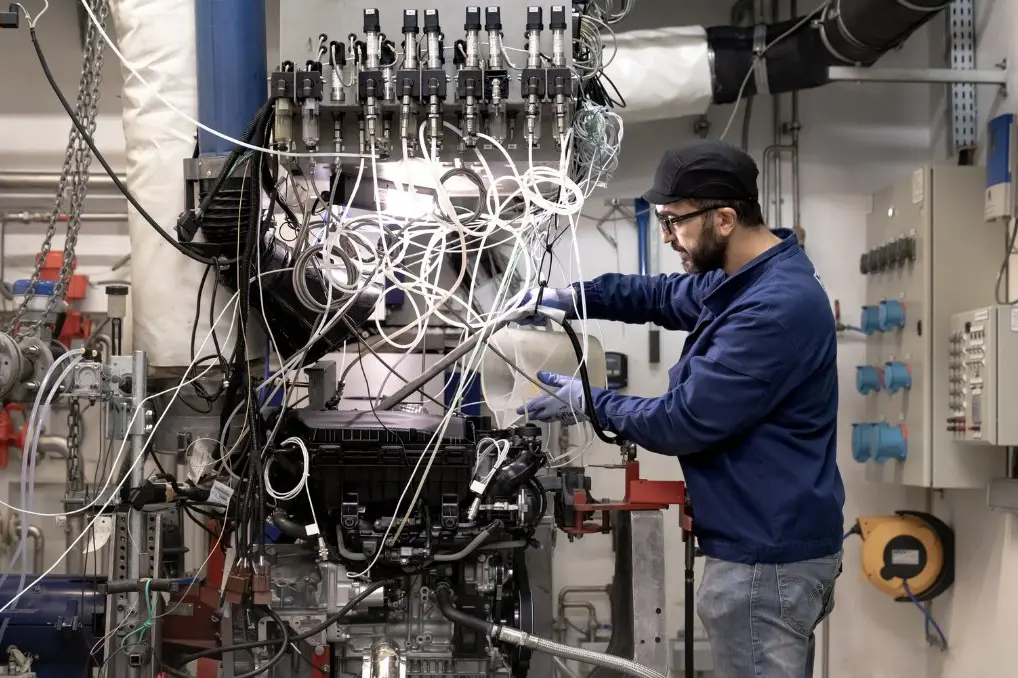 Stellantis, accordi per 181 uscite. Fiom: “Non firmiamo”