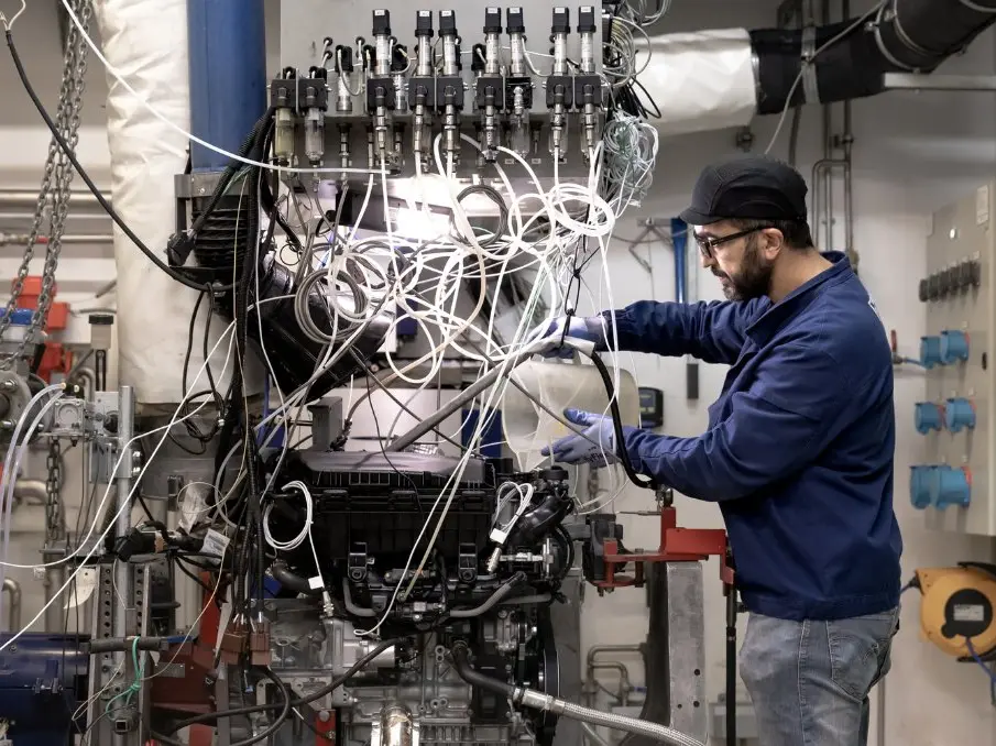 Stellantis, accordi per 181 uscite. Fiom: “Non firmiamo”