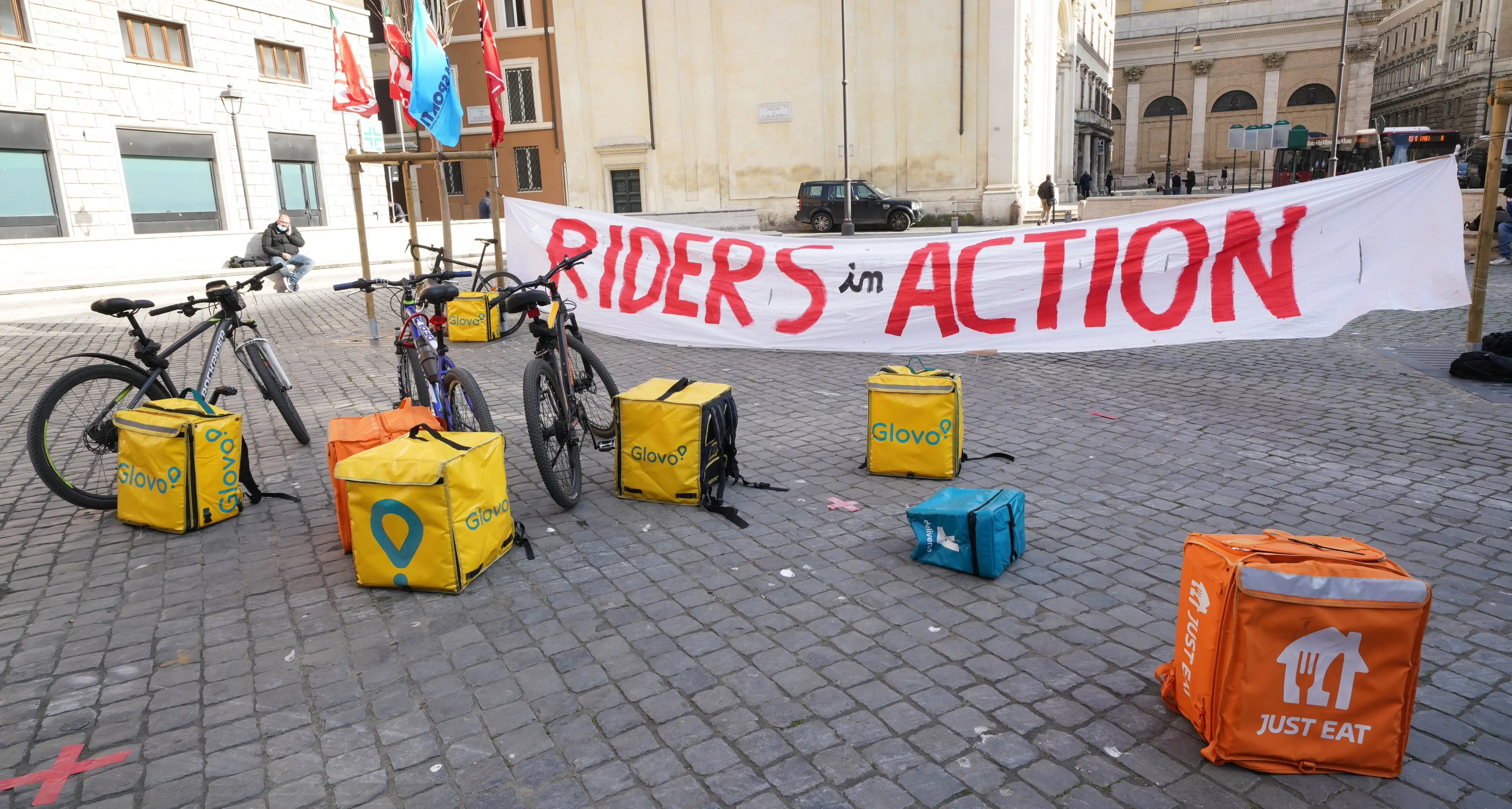 Rider in piazza per i diritti e il contratto