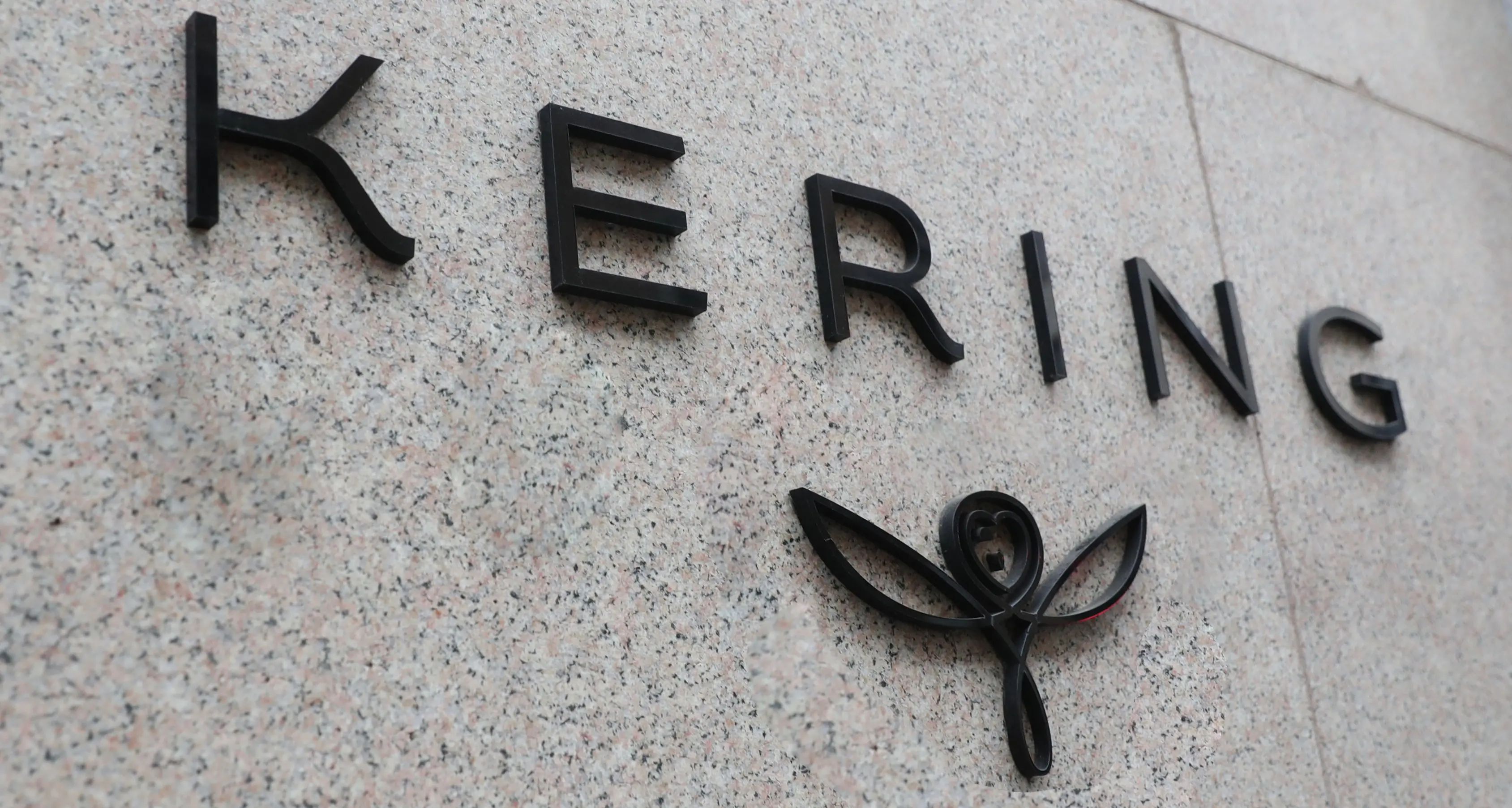 Kering, 54 esuberi in McQueen: sindacati in allarme