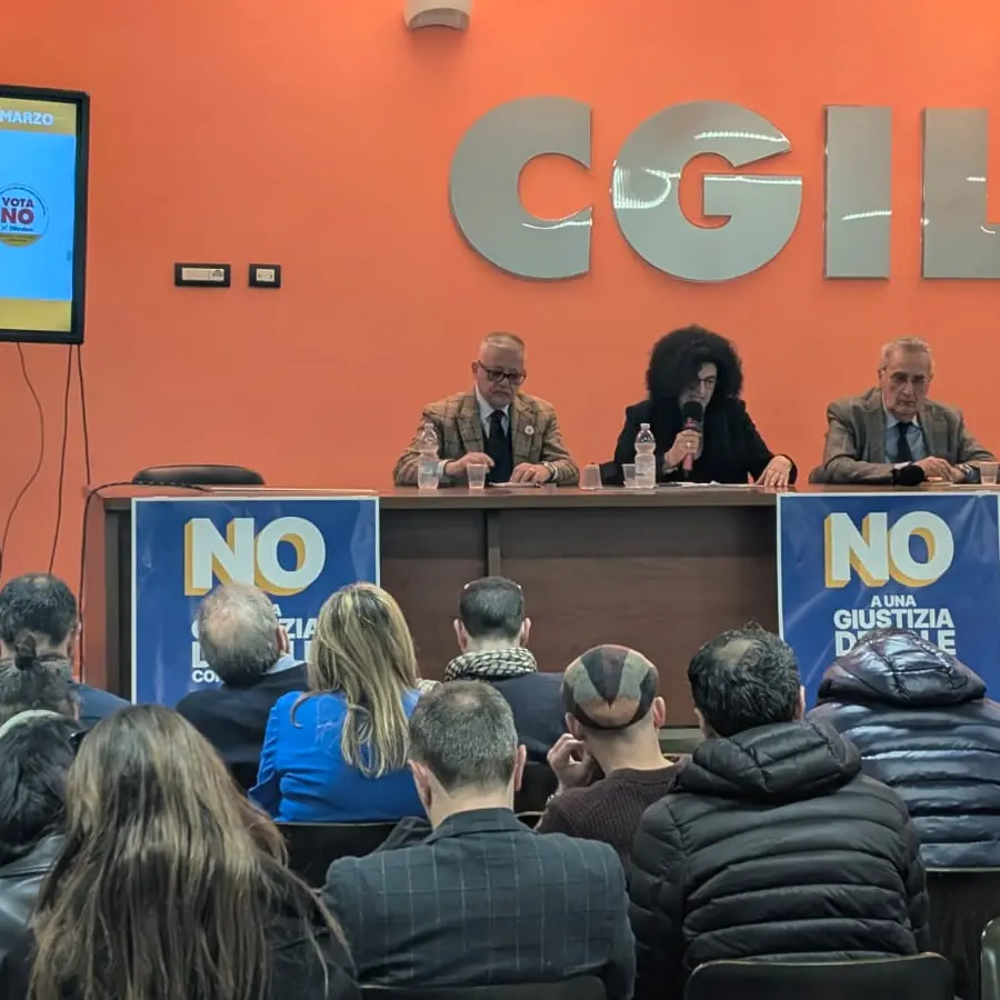 Il lavoro per il No. A Napoli, dibattito Cgil: “Giù le mani dalla magistratura”
