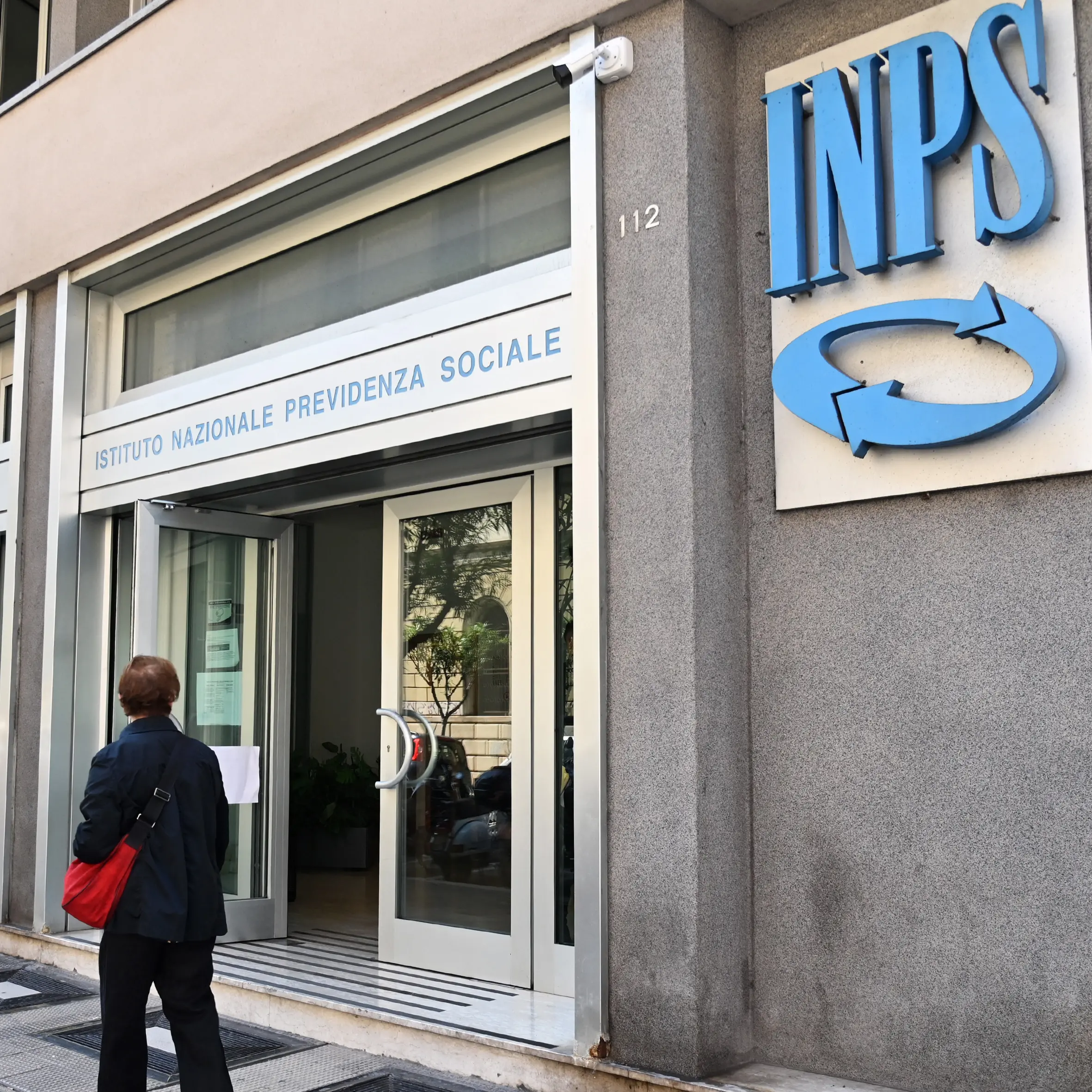 La conferma dell’Inps: dal 2027 un mese in più per andare in pensione