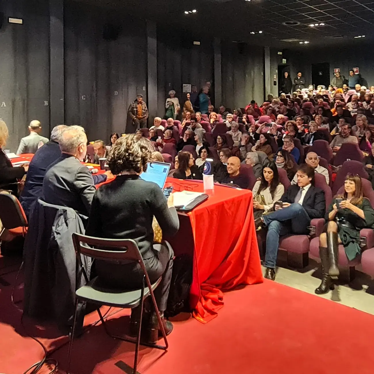 Referendum, a Padova sala gremita per la chiusura della campagna
