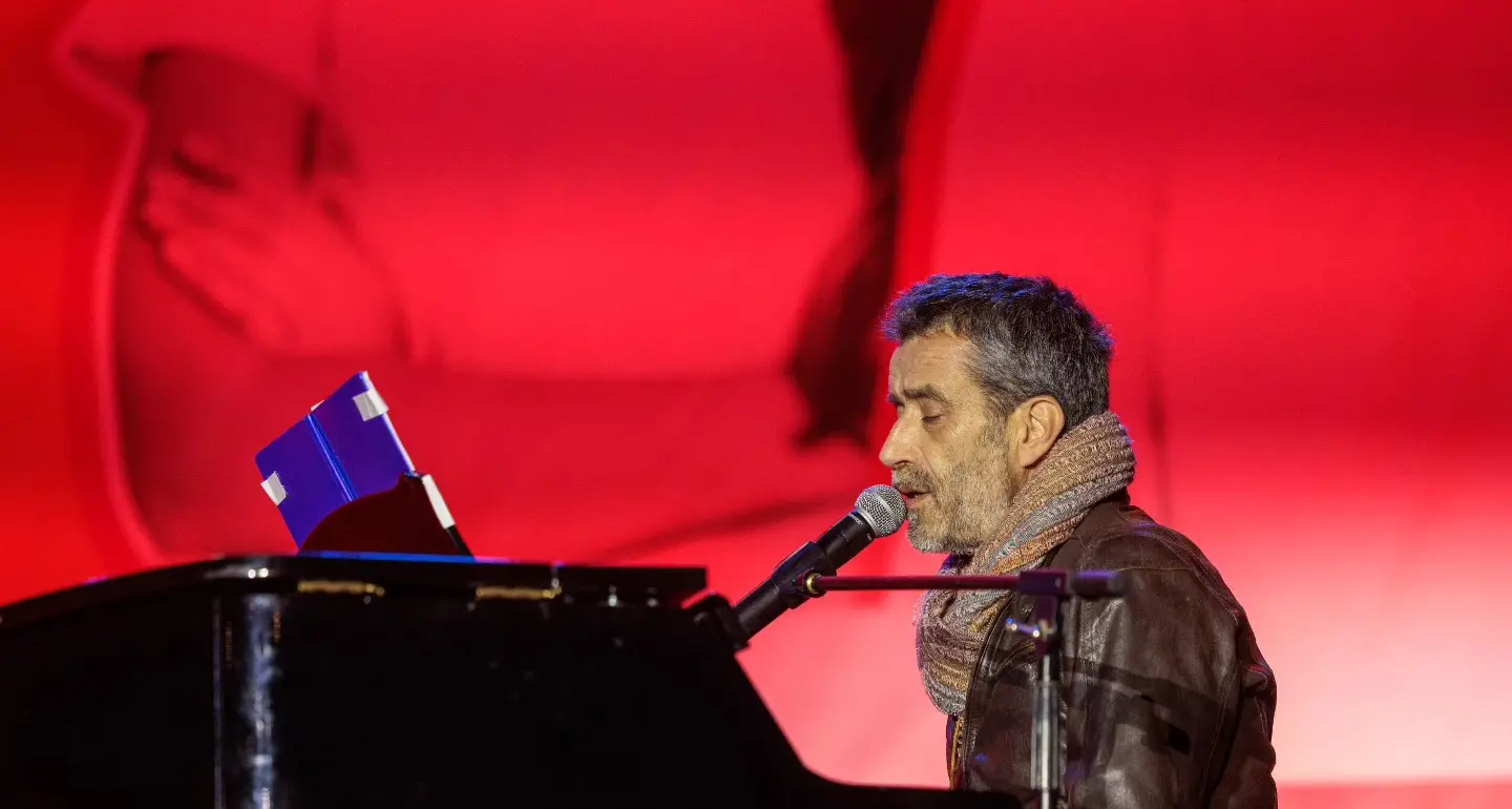 “Un Paese di sana e robusta Costituzione”, il No\u00A0in musica di Daniele Silvestri