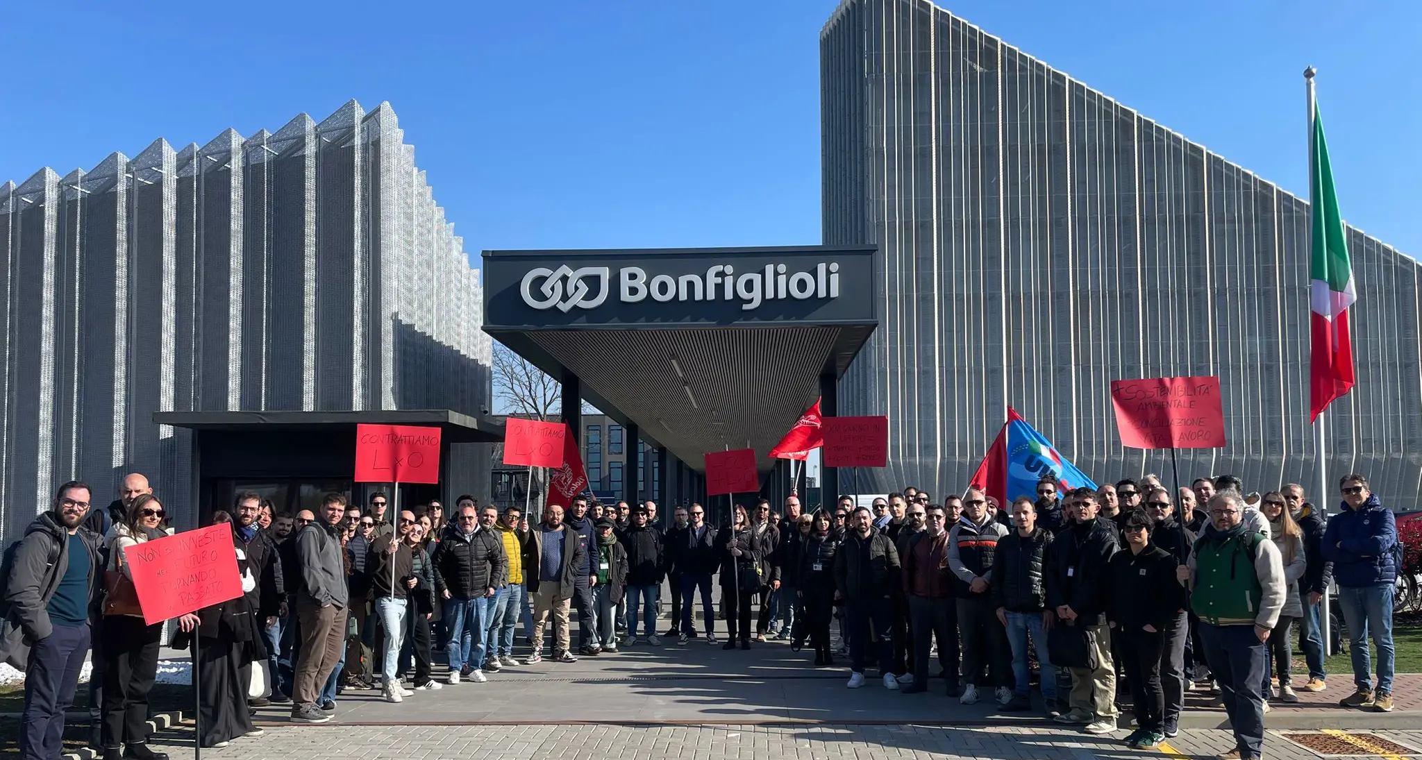 Bonfiglioli, sciopero e presidi contro la riduzione dello smart working