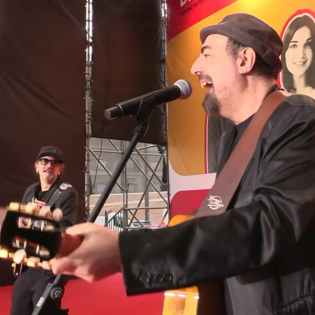 “C’è chi dice no”, la versione di Piji per il referendum