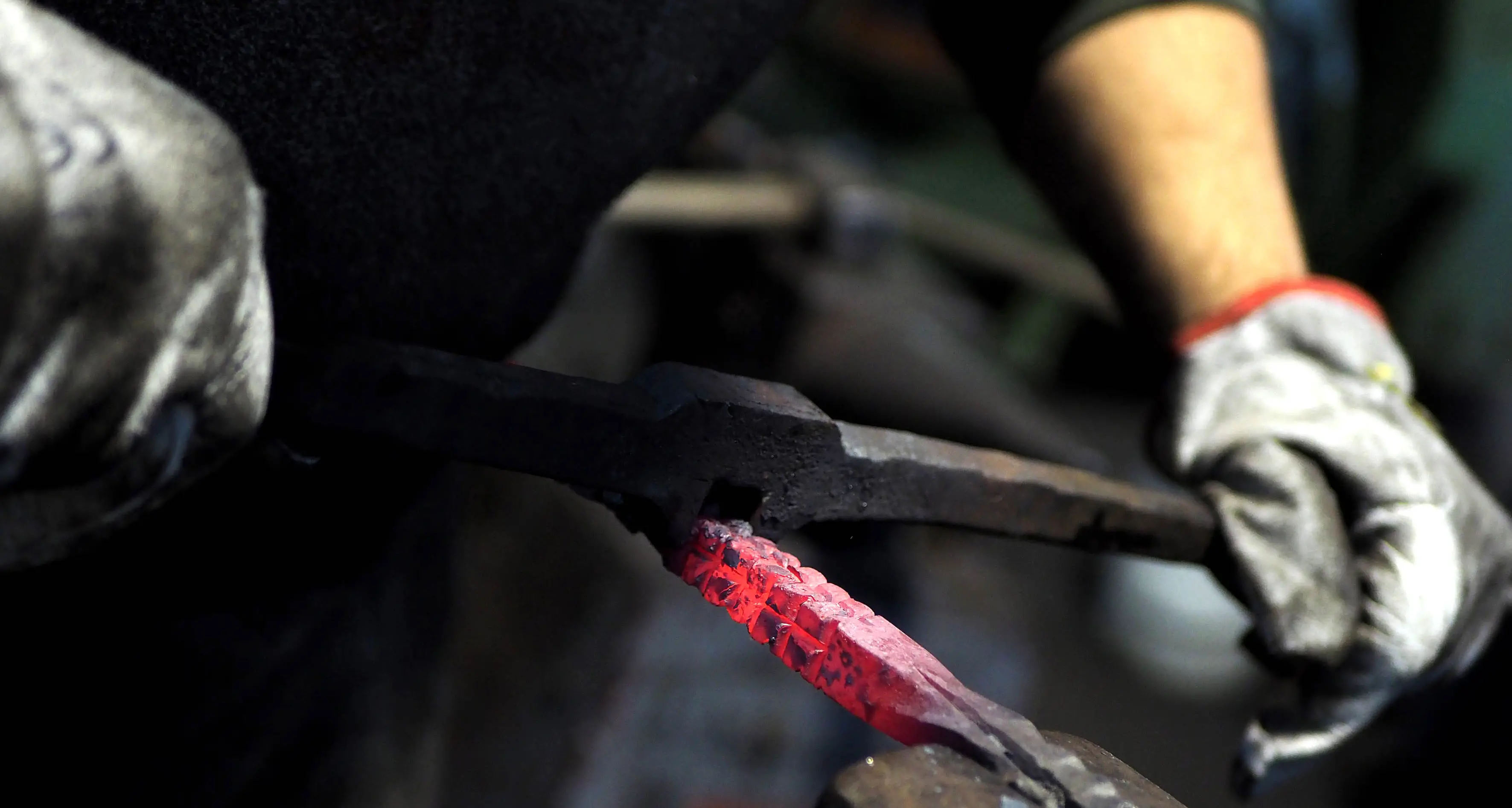 Più lavoro, meno scuola: la riforma dei tecnici targata Valditara