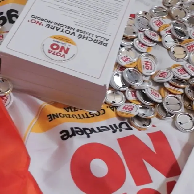 Parma, polizia locale ferma delegati Cgil a Felino durante un volantinaggio per il No al referendum