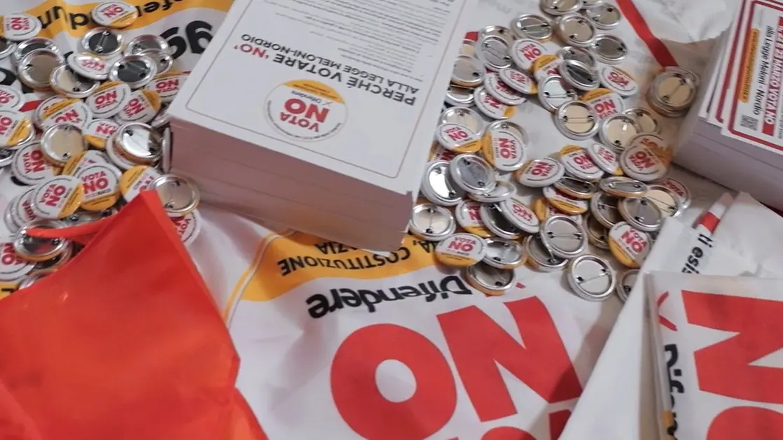 Parma, polizia locale ferma delegati Cgil a Felino durante un volantinaggio per il No al referendum