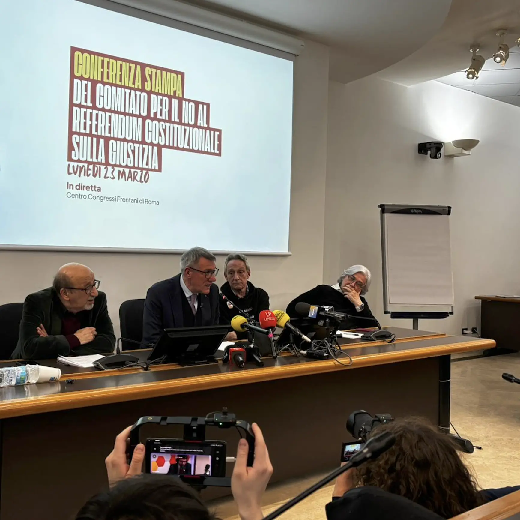 La conferenza stampa del Comitato per il No al referendum