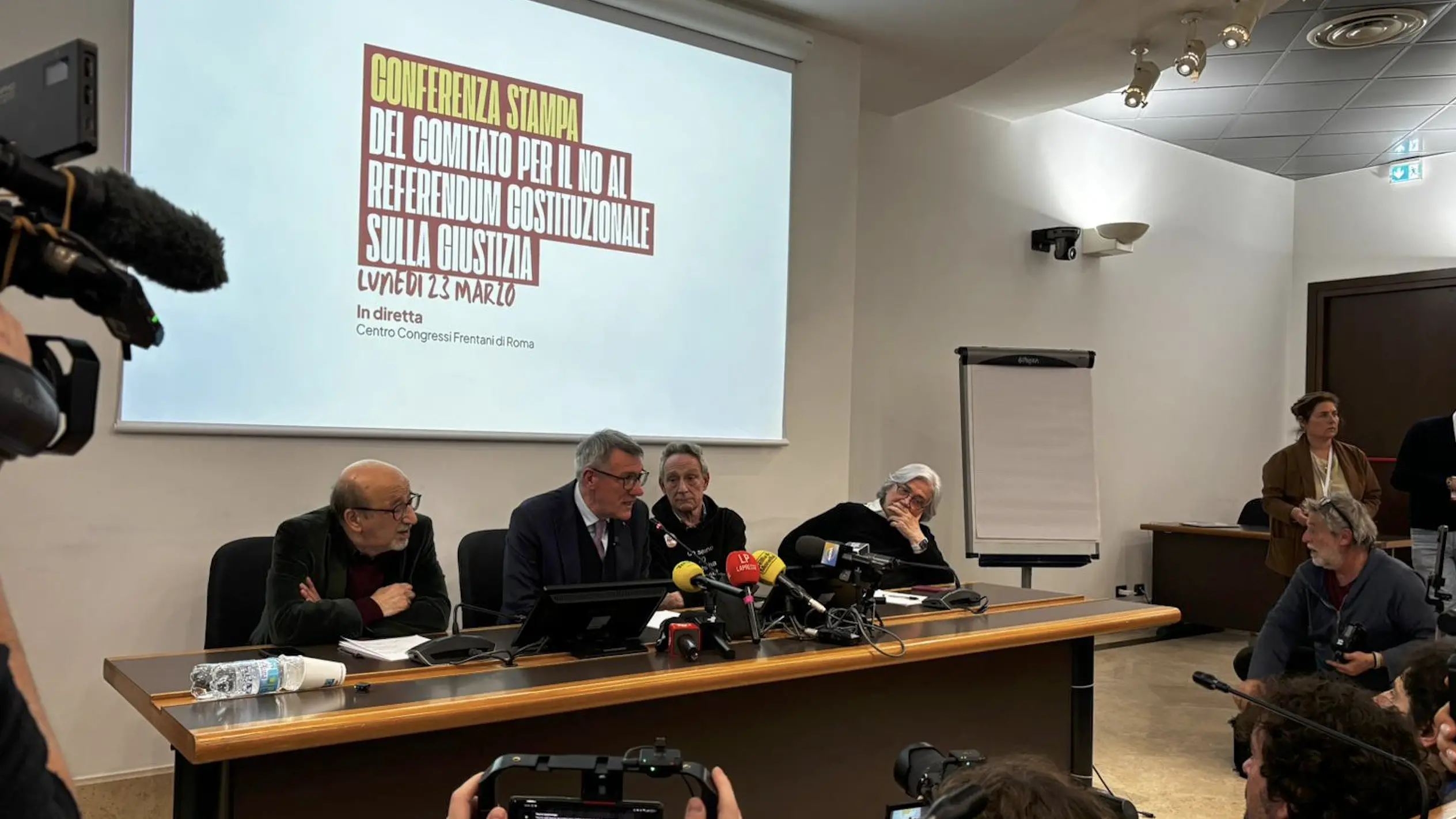 RIVEDI LA DIRETTA - La conferenza stampa del Comitato per il No al referendum 