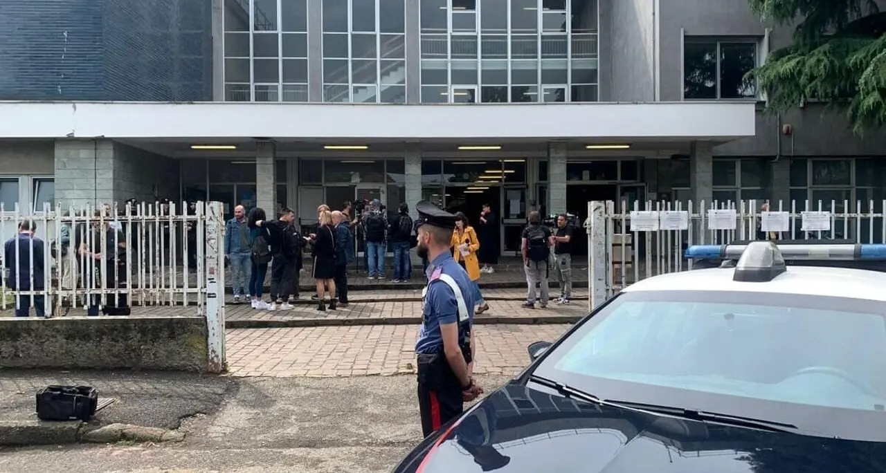 Bergamo, prof accoltellata a scuola: la repressione non è la risposta