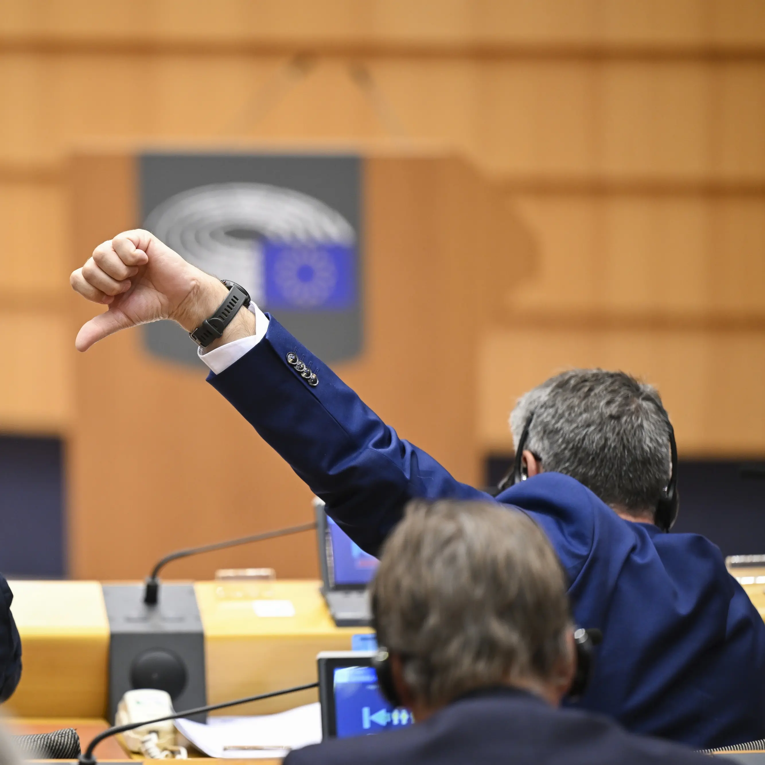 Europa in saldo: la resa ai grandi interessi globali