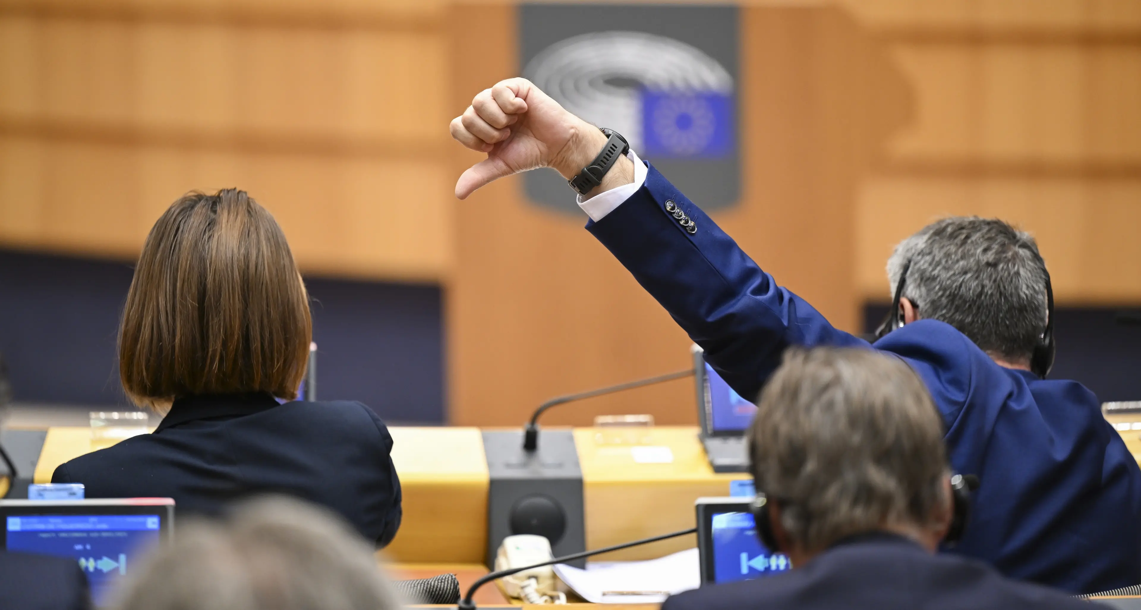 Europa in saldo: la resa ai grandi interessi globali