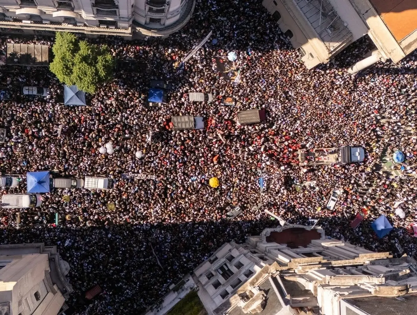 Argentina, una marea umana per non dimenticare i desaparecidos e ritornare alla dittatura