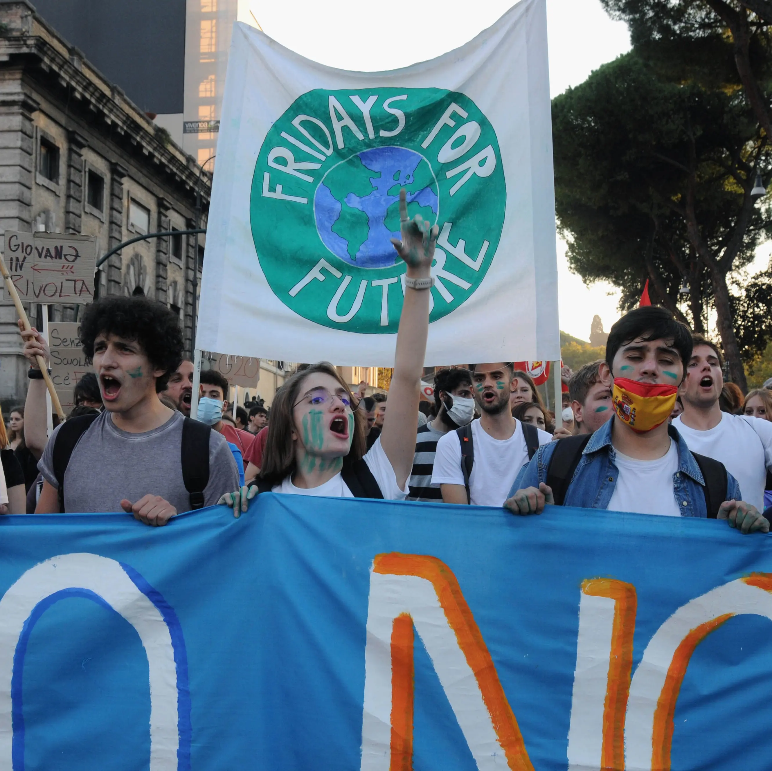 In sciopero per il clima e contro le guerre