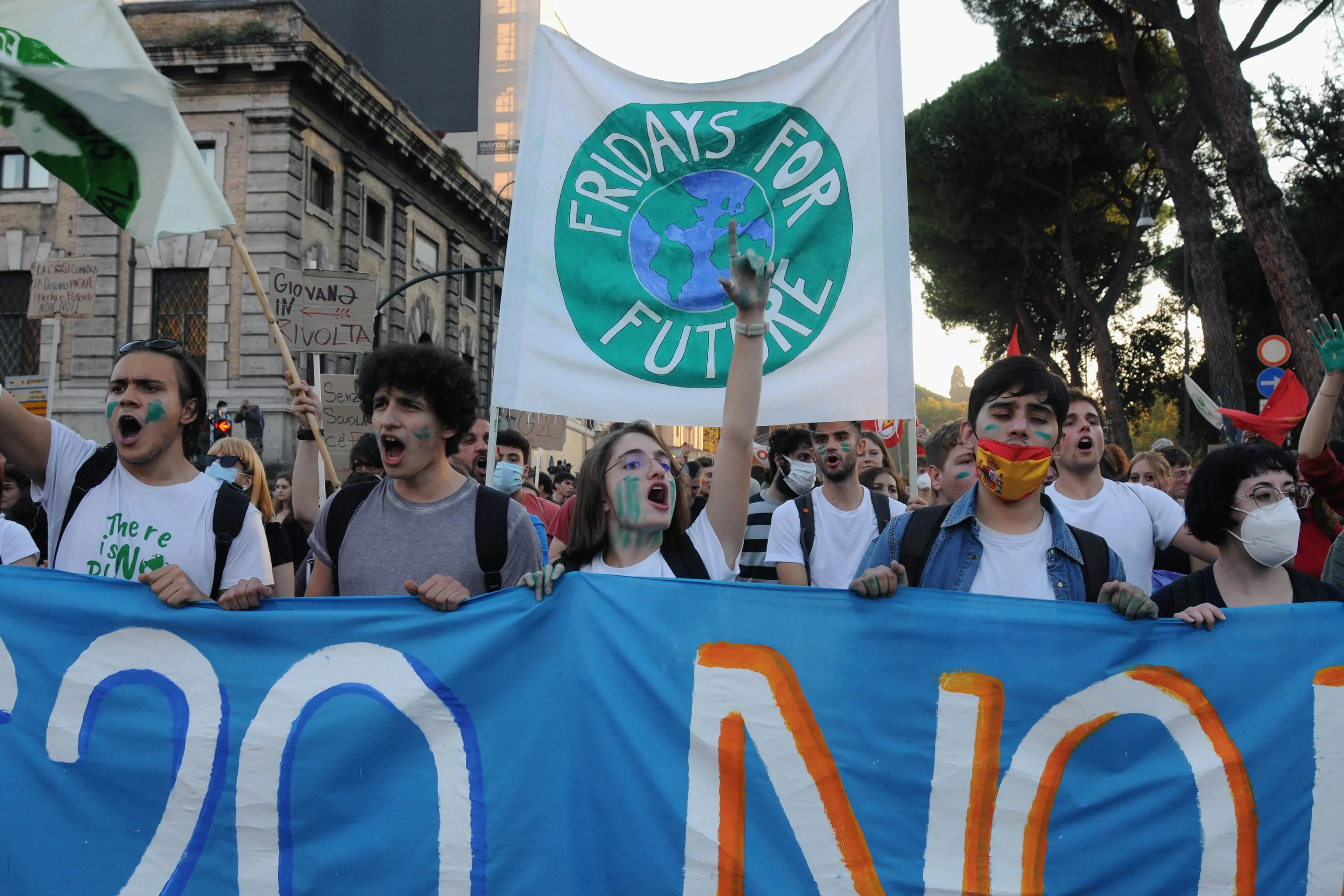 In sciopero per il clima e contro le guerre