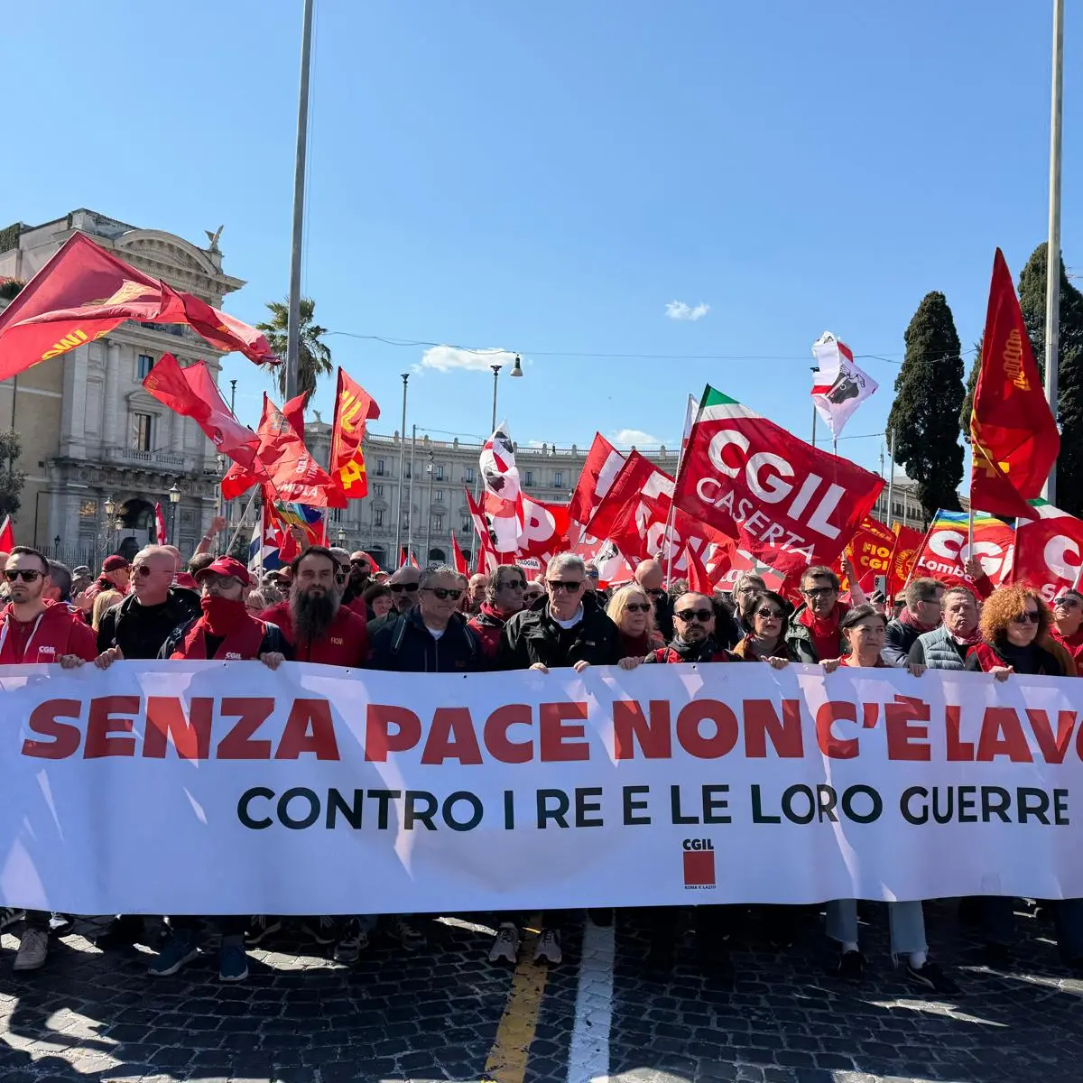 No Kings, la grande marcia popolare. Gli organizzatori: “Siamo in 300mila”