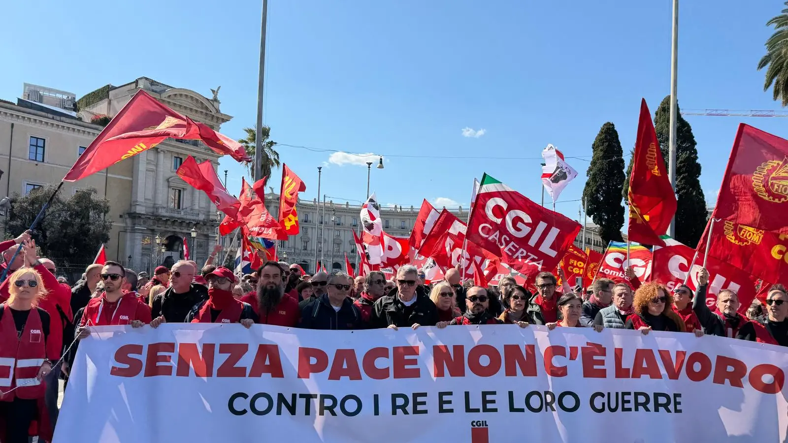 No Kings, la grande marcia popolare. Gli organizzatori: “Siamo in 300mila”
