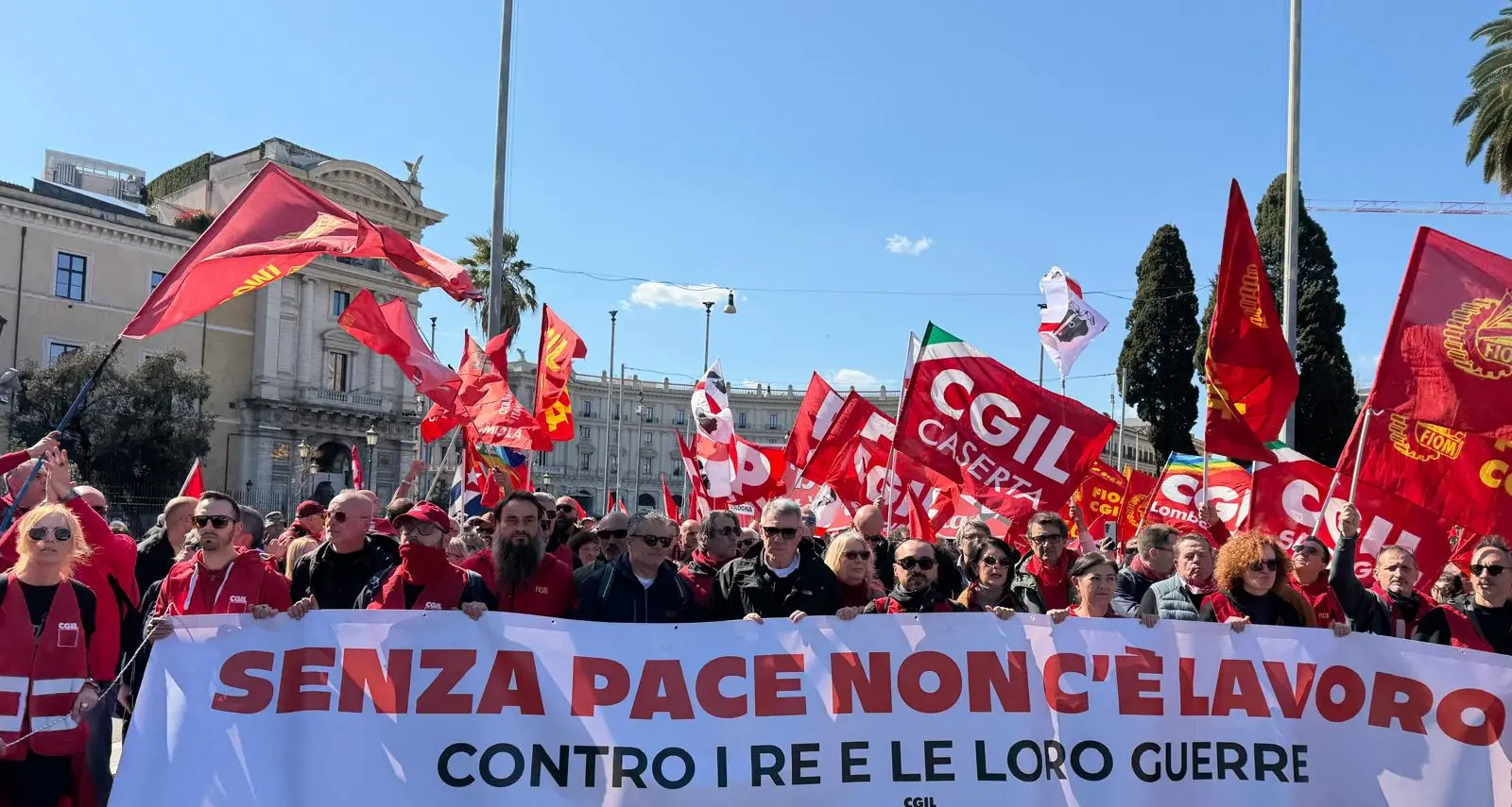 No Kings, la grande marcia popolare. Gli organizzatori: “Siamo in 300mila”