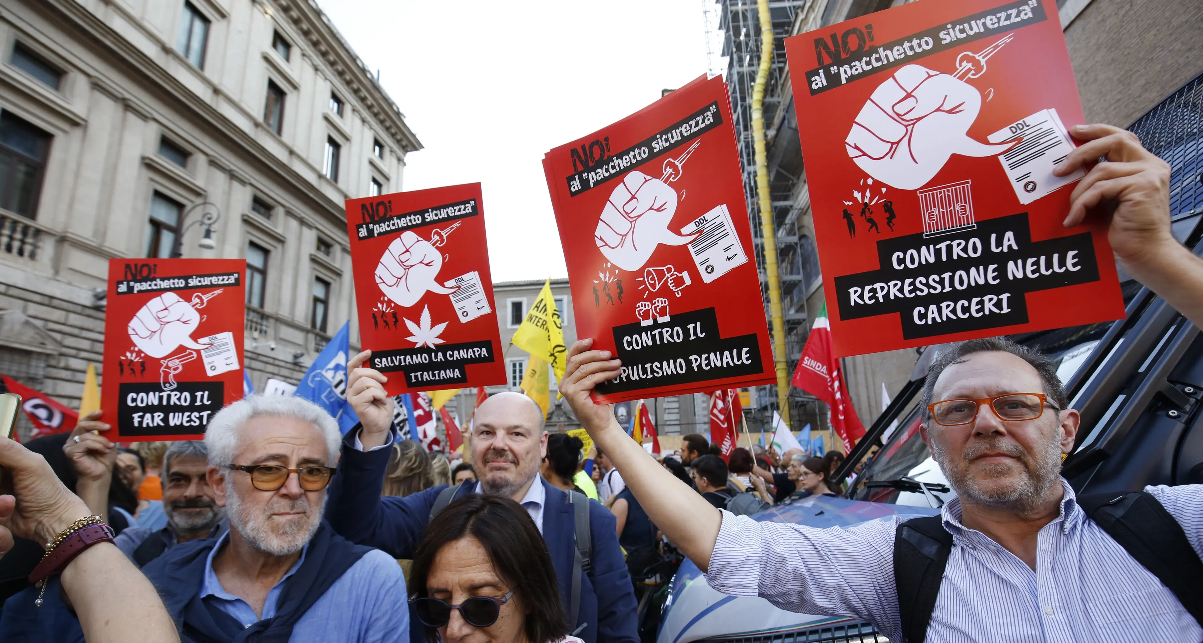 Propaganda e pugno duro: il decreto sicurezza è servito