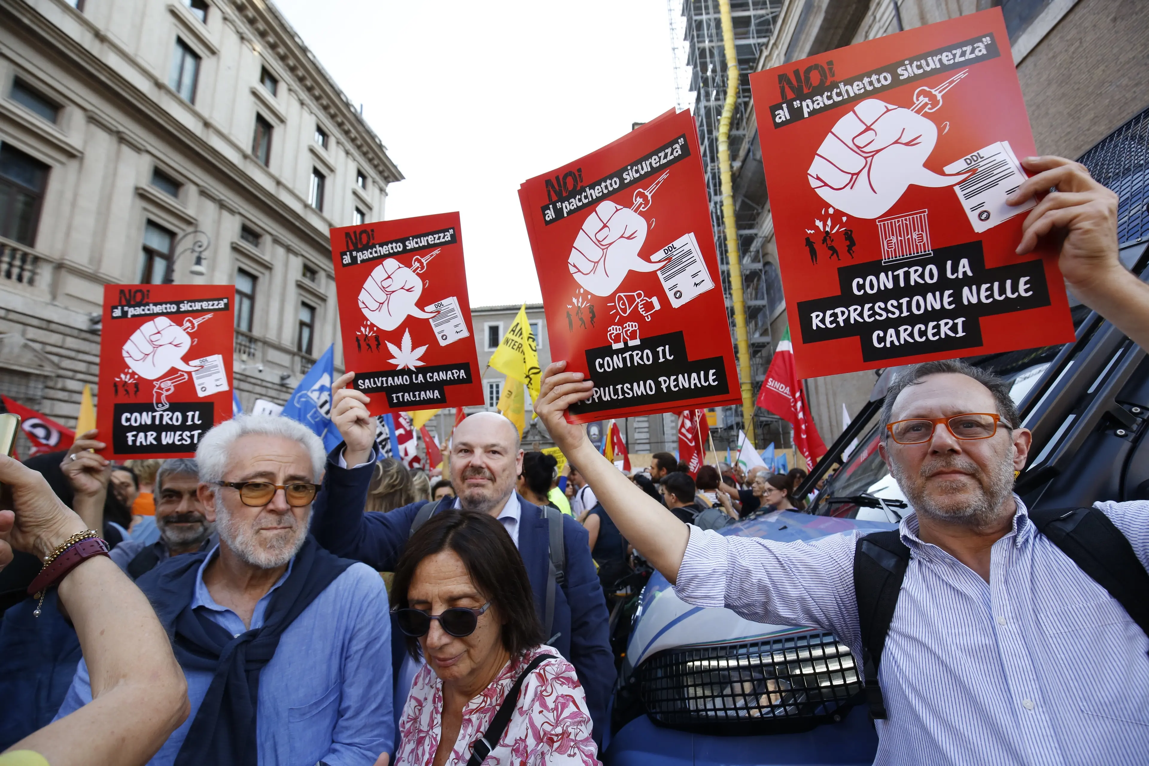 Propaganda e pugno duro: il decreto sicurezza è servito